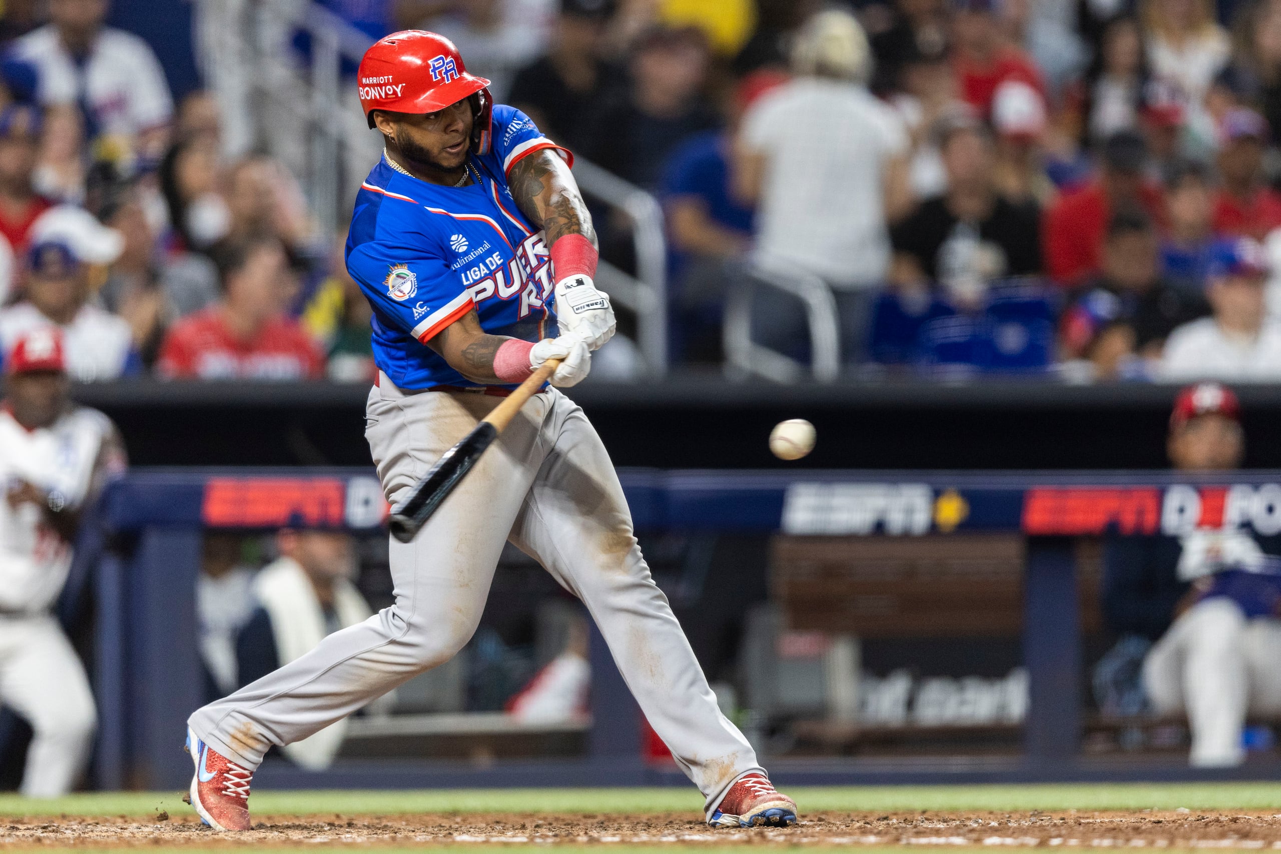 Nelson Velázquez es el único puertorriqueño que la ha sacado del parque en esta edición de la Serie del Caribe.