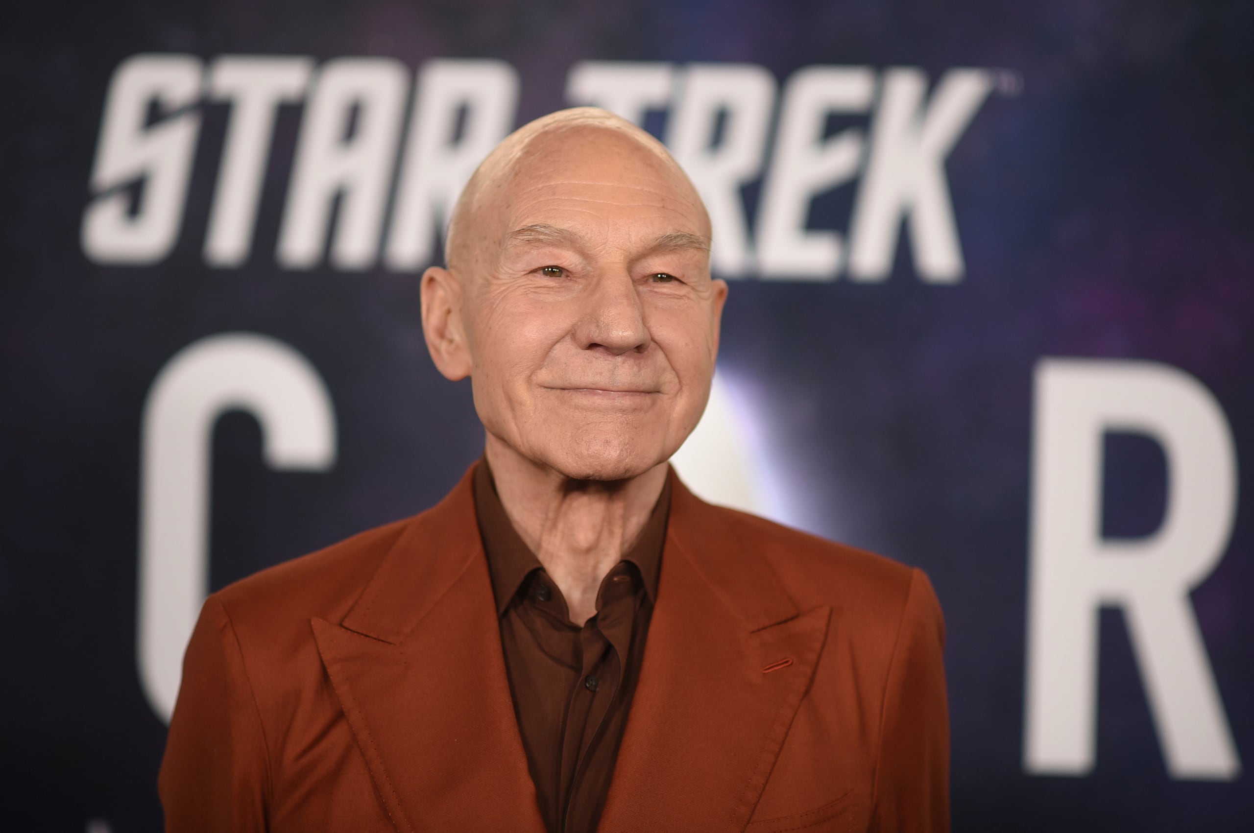 Sir Patrick Stewart, recordado por sus emblemáticos papeles en “Star Trek” y “X-Men”, batalló en sus últimos años contra la demencia con cuerpos de Lewy y el alzhéimer, dos de las afecciones neurodegenerativas más comunes en el mundo.