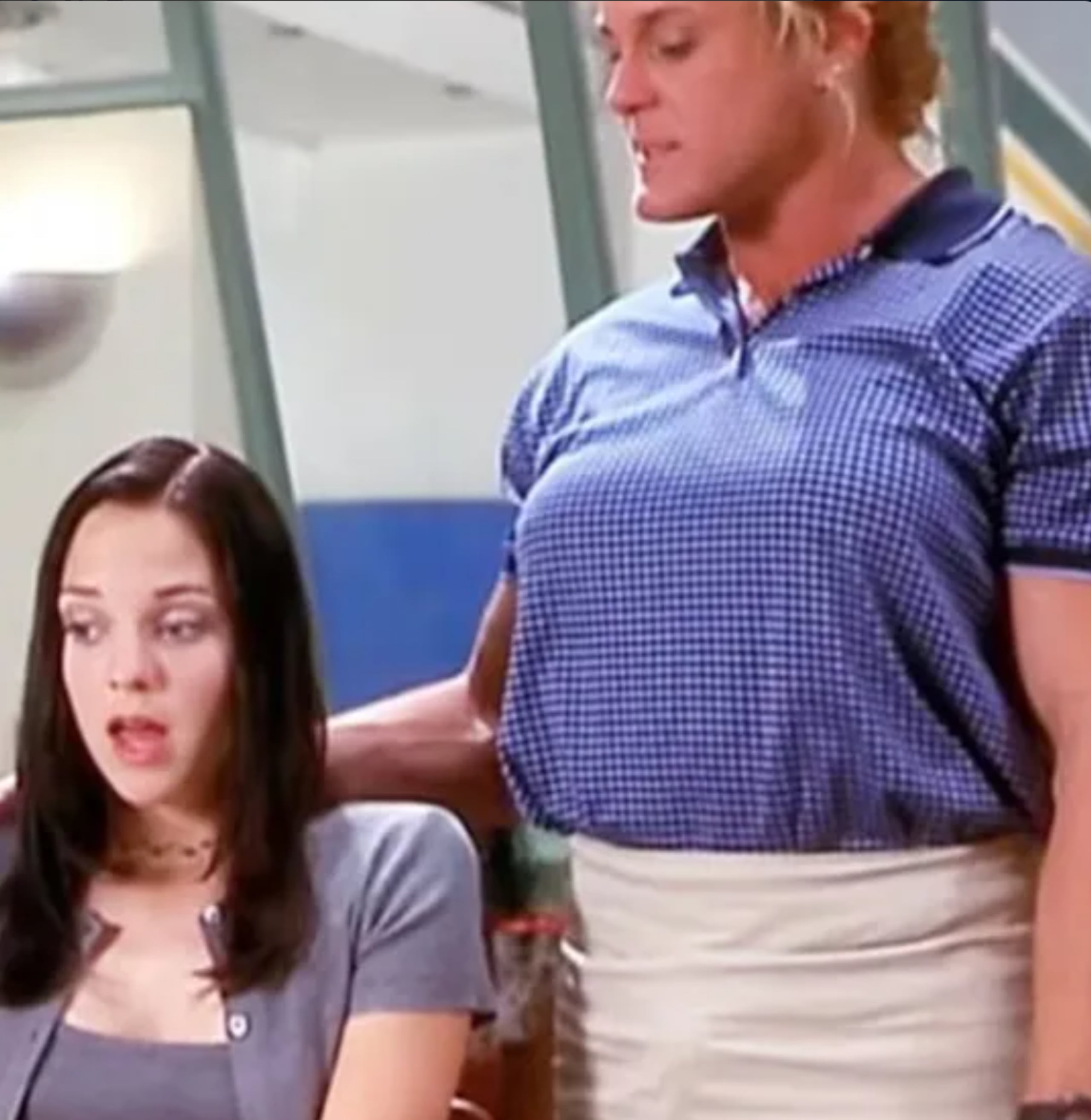 Jayne Trcka (derecha).