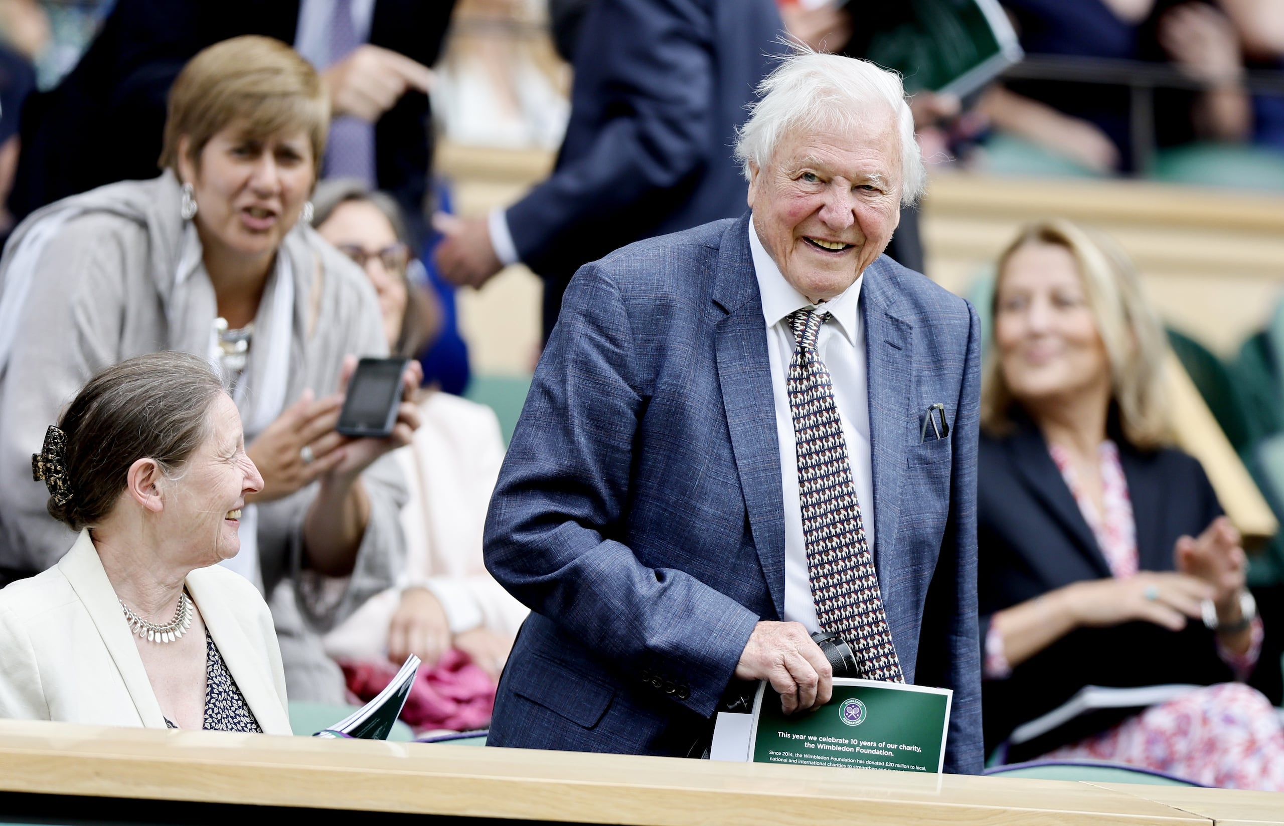 El naturalista y divulgador británico David Attenborough asiste al campeonato de tenis de Wimbledon el 1 de julio de 2024. EFE/EPA/Tolga Akmen