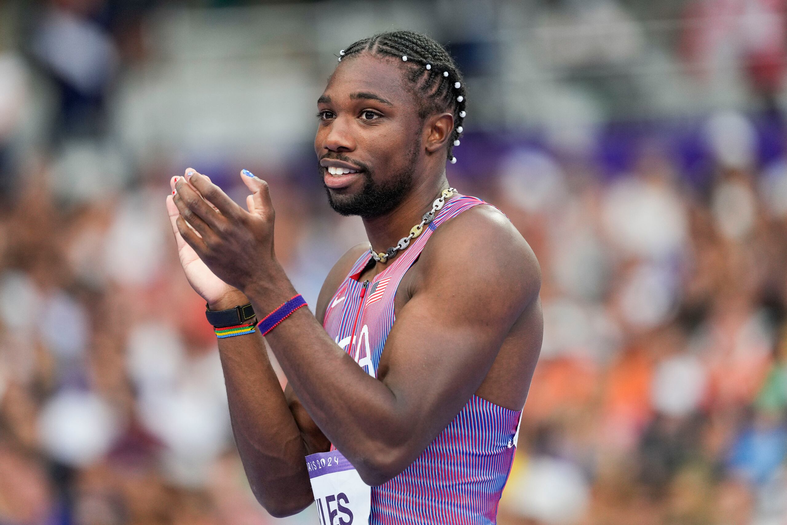 Noah Lyles, de Estados Unidos, compite durante la semifinal de los 200 metros en los Juegos Olímpicos de verano, el miércoles 7 de agosto de 2024, en Saint-Denis, Francia.