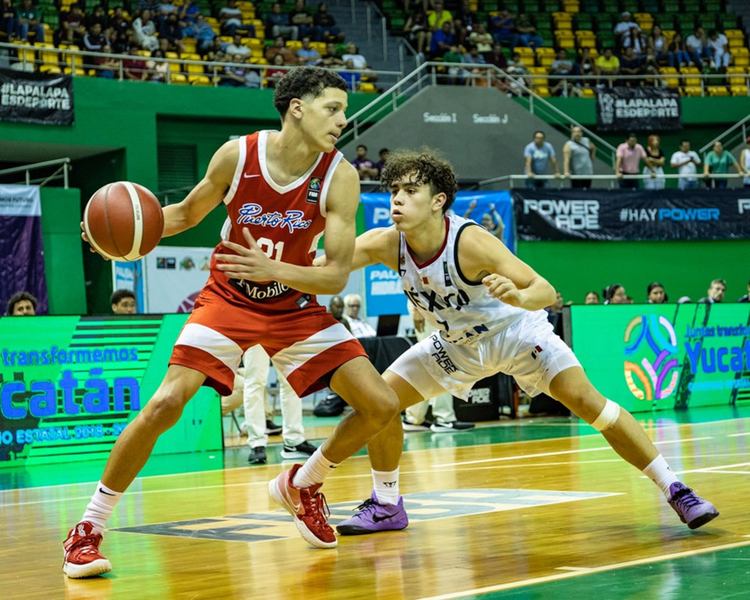 Felipe Quiñones, con el balón, durante el FIBA Americas Sub-16 que se celebró en junio del 2023 en México será uno de los jugadores que acudirá al torneo.