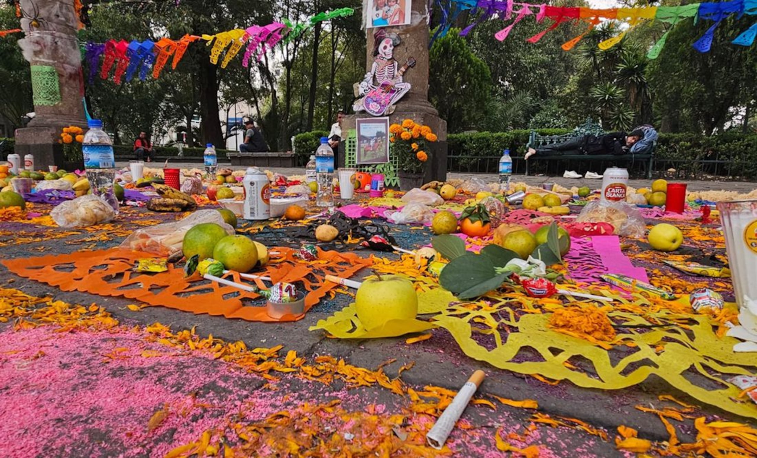La ofrenda es un homenaje también a la difícil y peligrosa vida de las calles del Centro Histórico de la Ciudad de México