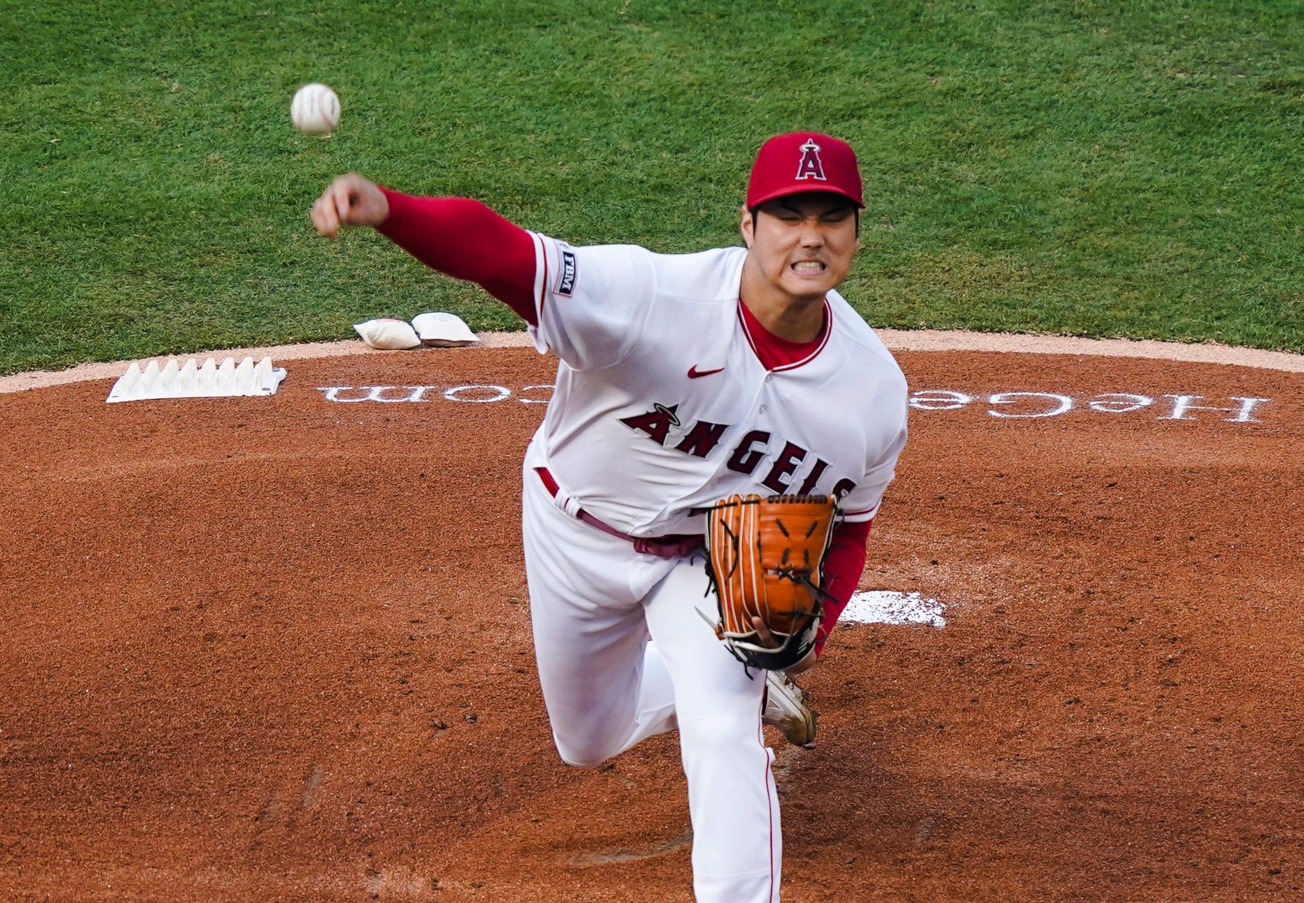 Shohei Ohtani, abridor y bateador designado de los Angels, no lanzará más en la campaña y aún evalúa si se somete a otra operación Tommy John.