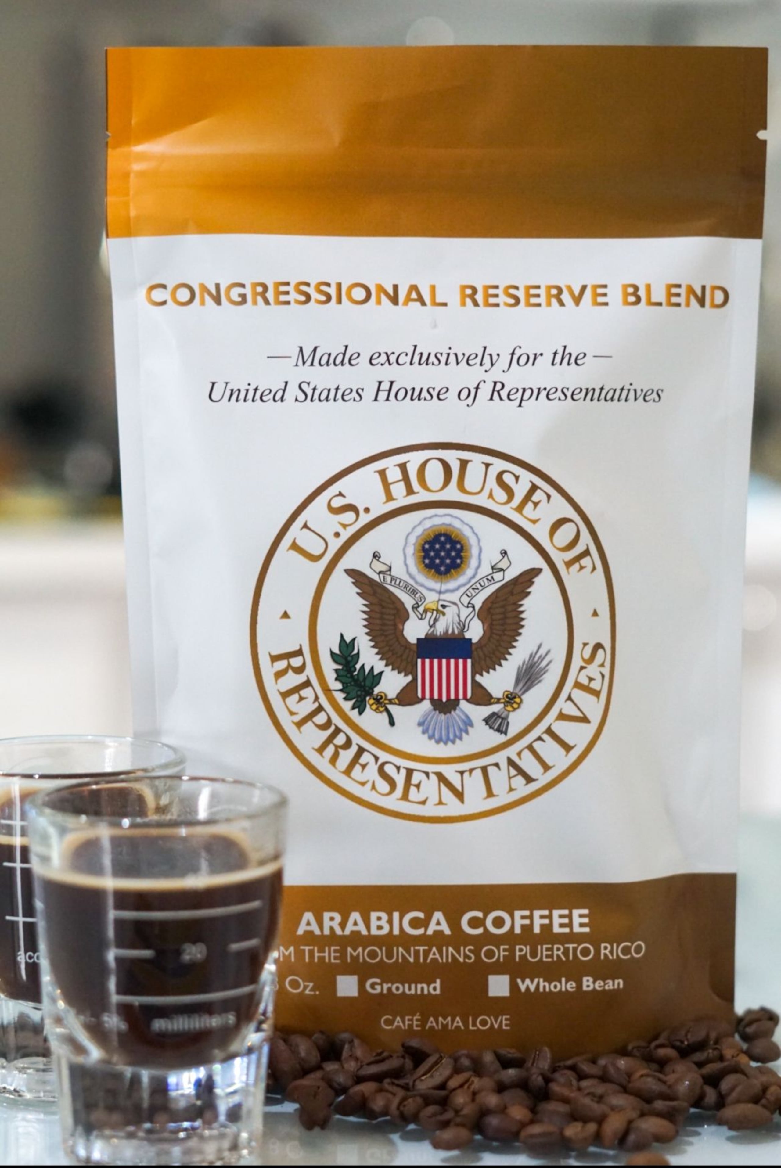 Luego de años de pensamiento y dos años de trabajo intenso, Panorama Farm, una agroempresa propiedad de Angelique Sina, consiguió un acuerdo para elaborar el café que se consume en el Congreso de Estados Unidos. El producto se cosecha y elabora en Puerto Rico y se empaca en Iowa.