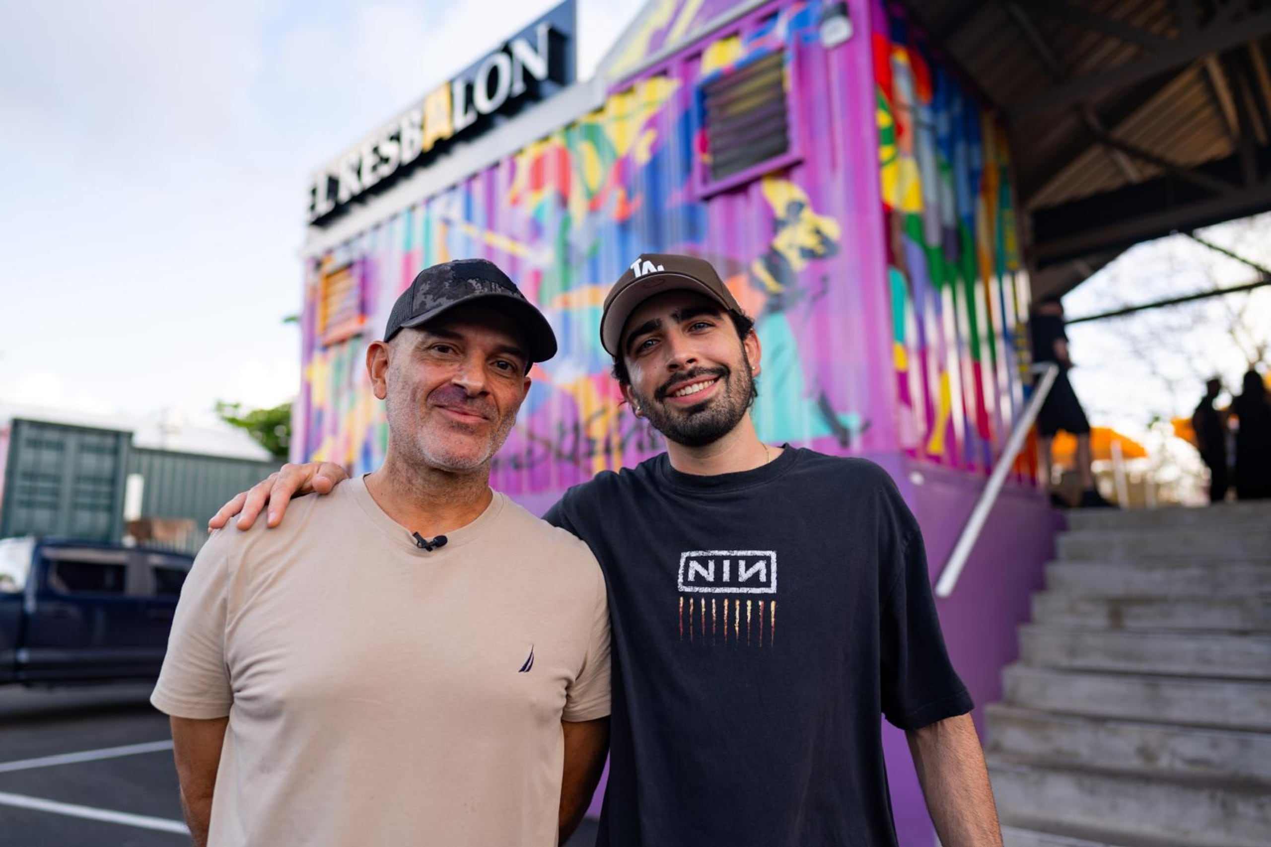 Los artistas tomaron 10 meses en preparar los ocho murales.