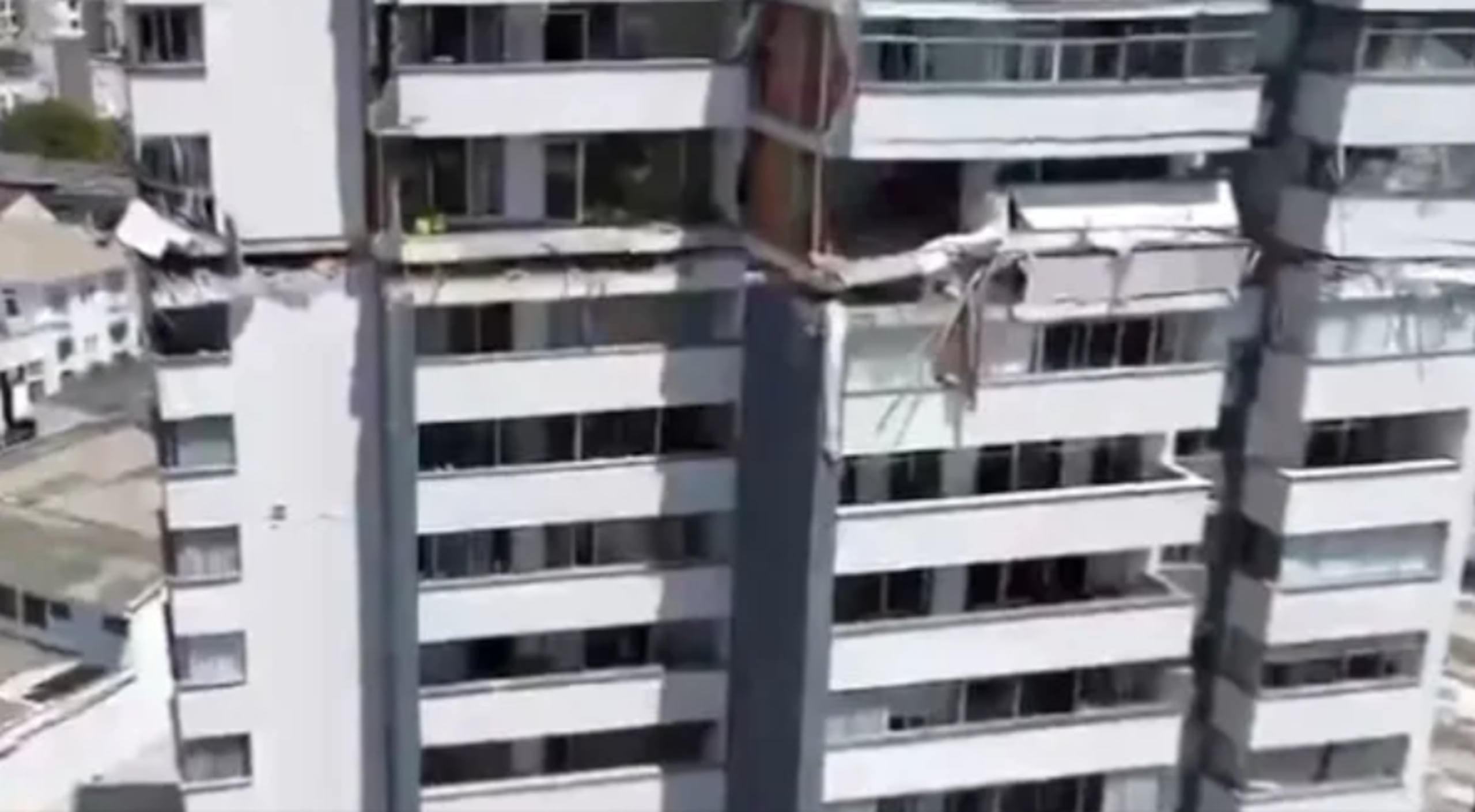 Edificio tras terremoto en Colombia.