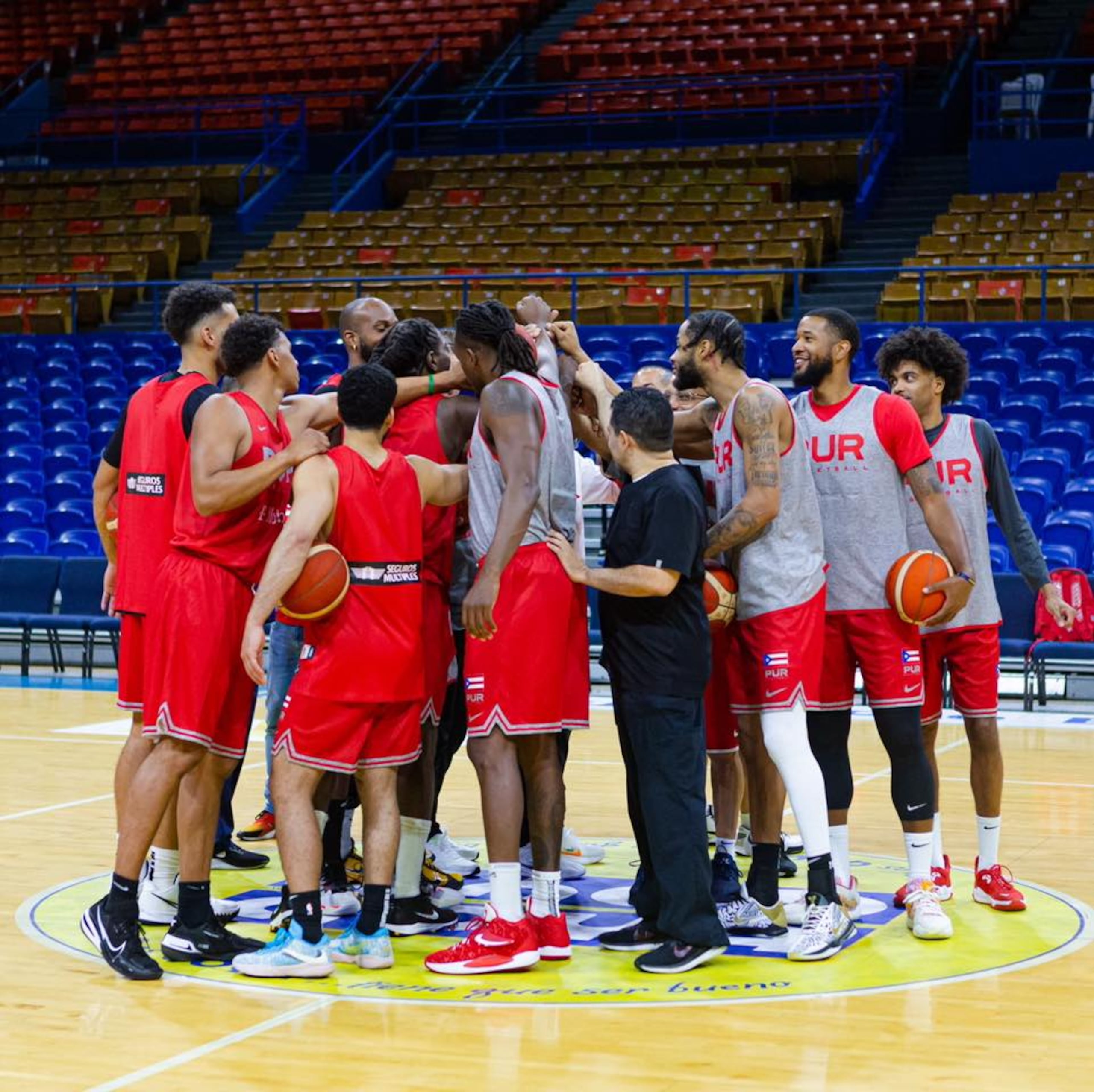 La Selección Nacional de Baloncesto celebró hoy su primera práctica  en el Coliseo Rubén Rodríguez.