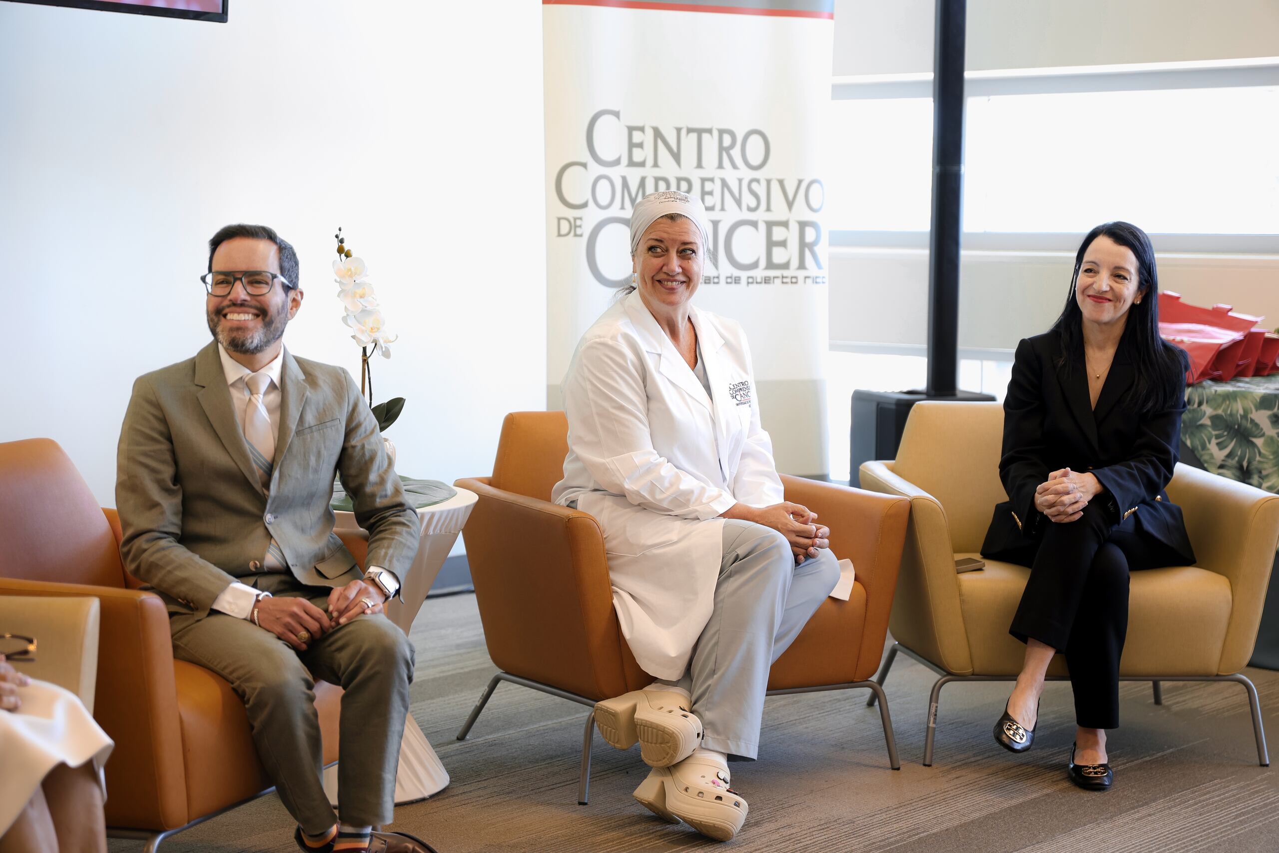 Durante la inauguración, los expertos explicaron que entre los servicios a ofrecer están evaluación oral completa y radiográfica, manejo de complicaciones infecciosas y del dolor en pacientes oncológicos y rehabilitación protésica para pacientes con cáncer de cabeza y cuello.