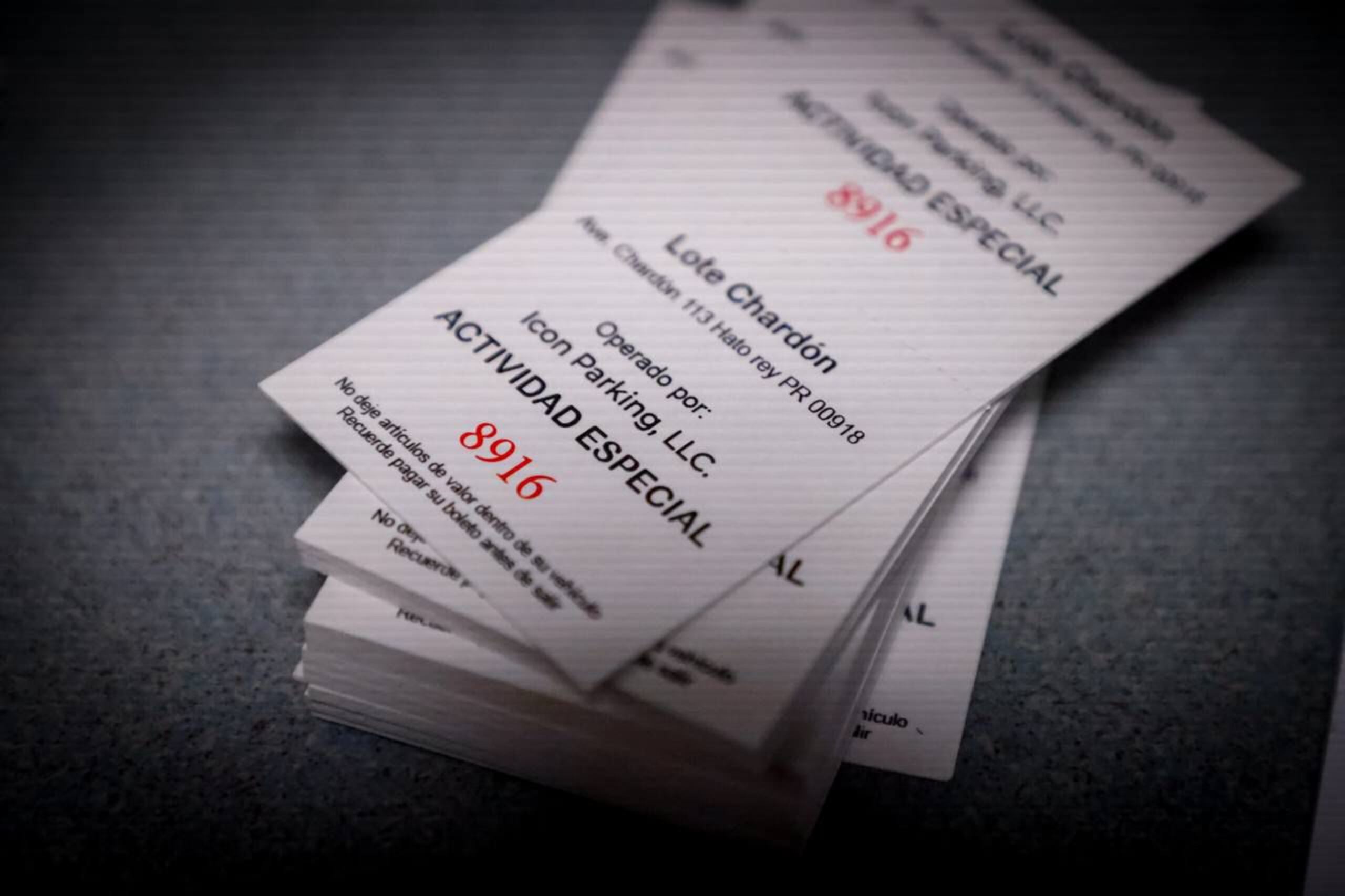 Al menos 61 estacionamientos están en violación de los reglamentos, muchos de ellos por imponer cargos inventados no autorizados ni rotulados adecuadamente, según DACO.