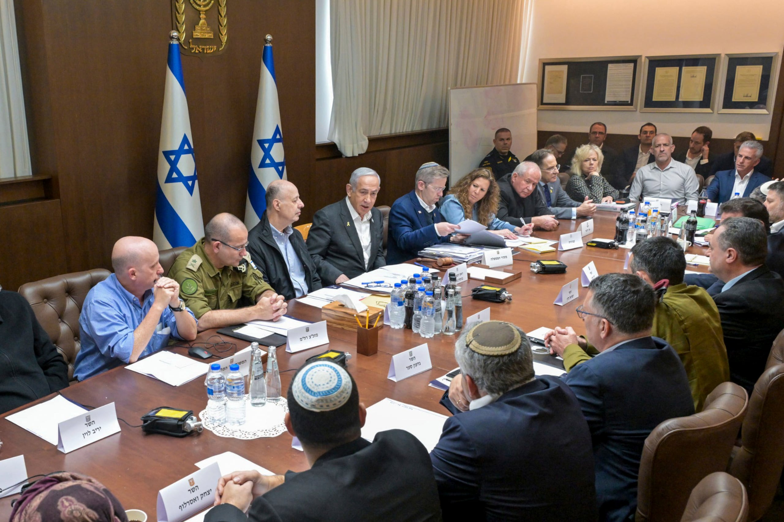 El gobierno israelí anunció la aprobación después de la 1 a.m. del sábado, hora de Jerusalén, tras una reunión prolongada del gabinete completo que se extendió mucho después del inicio del Sabbath.