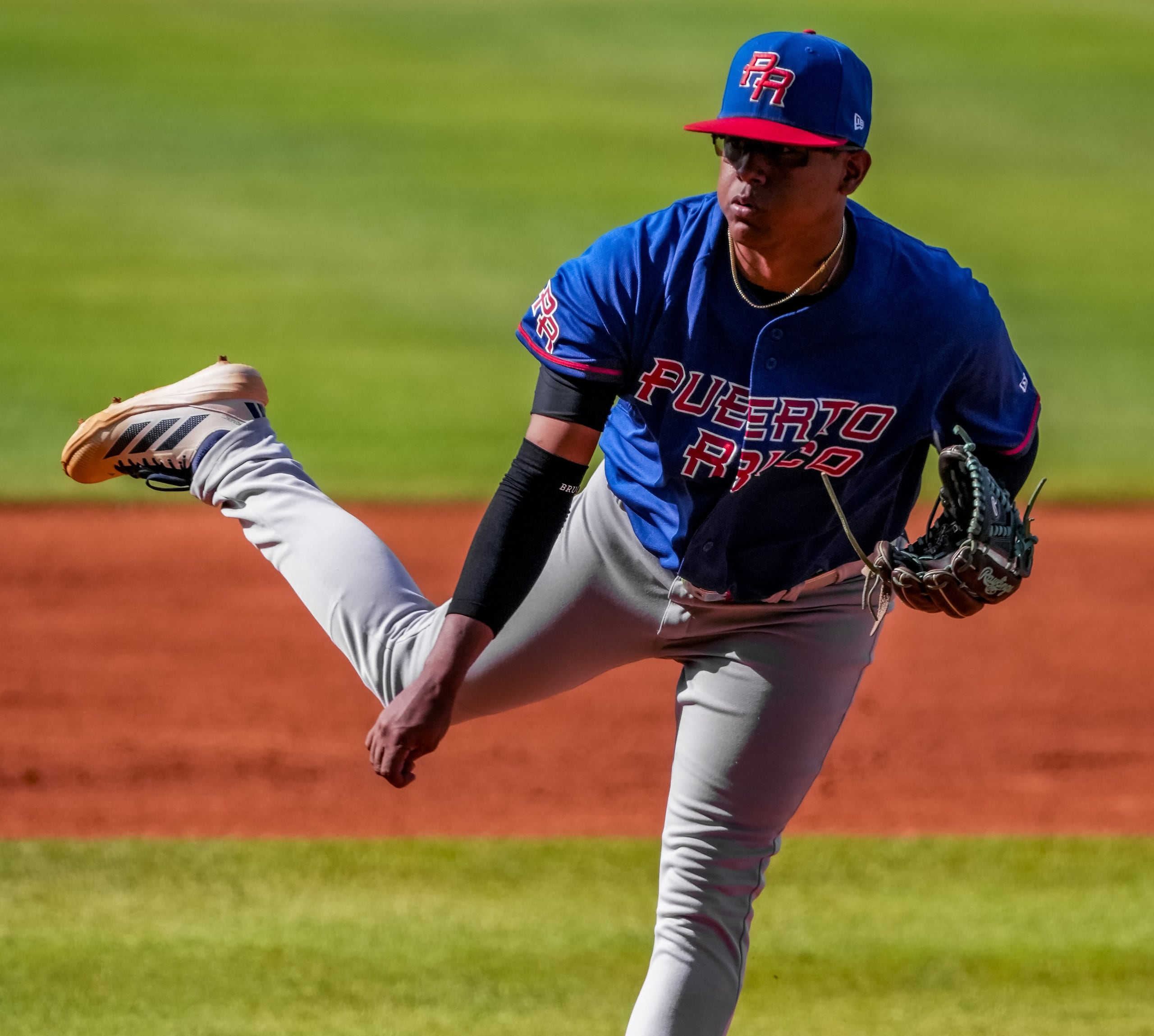 Anthony Borrero ganó en relevo por Puerto Rico.