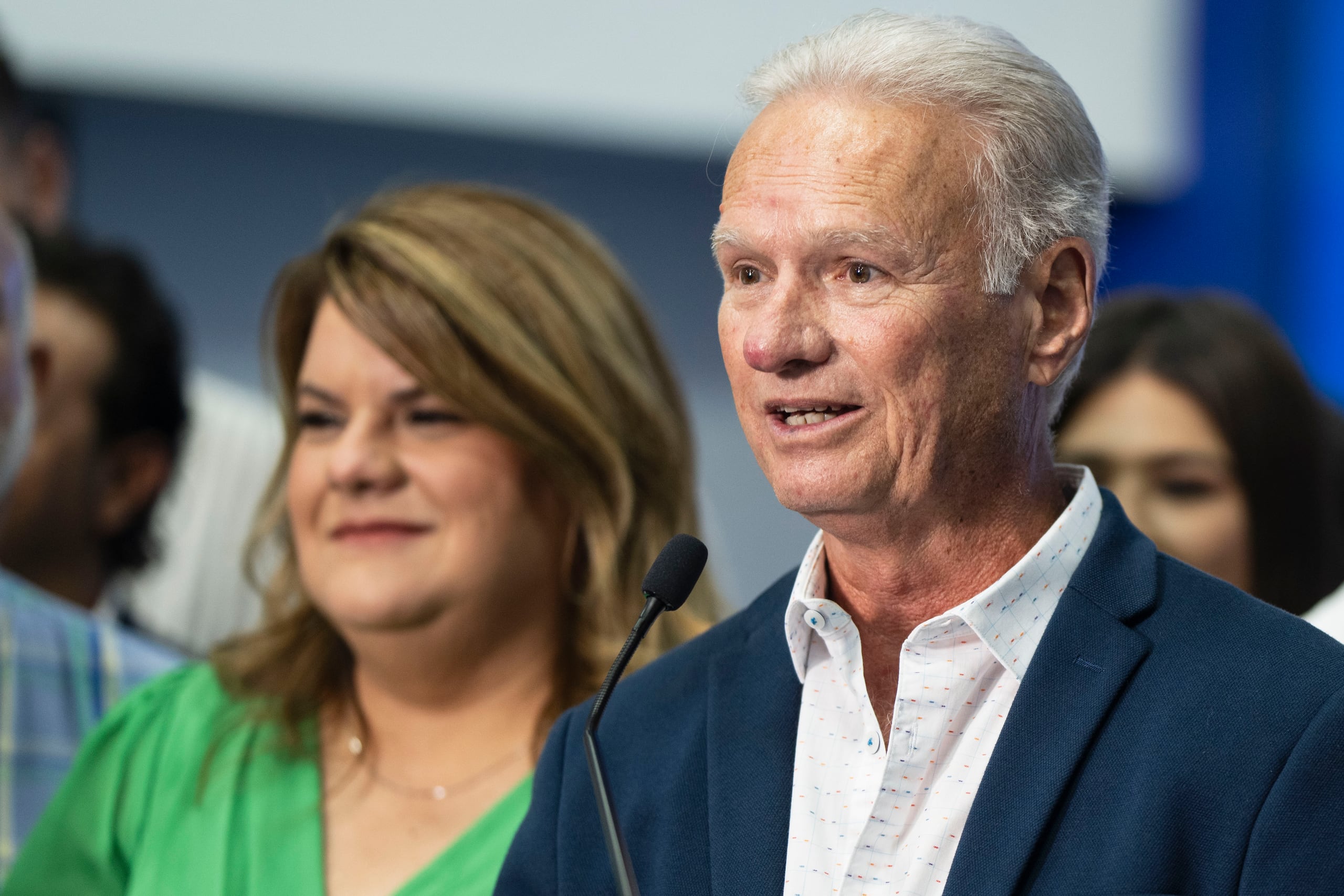 Junto al alcalde de Bayamón Ramón Luis Rivera hijo.