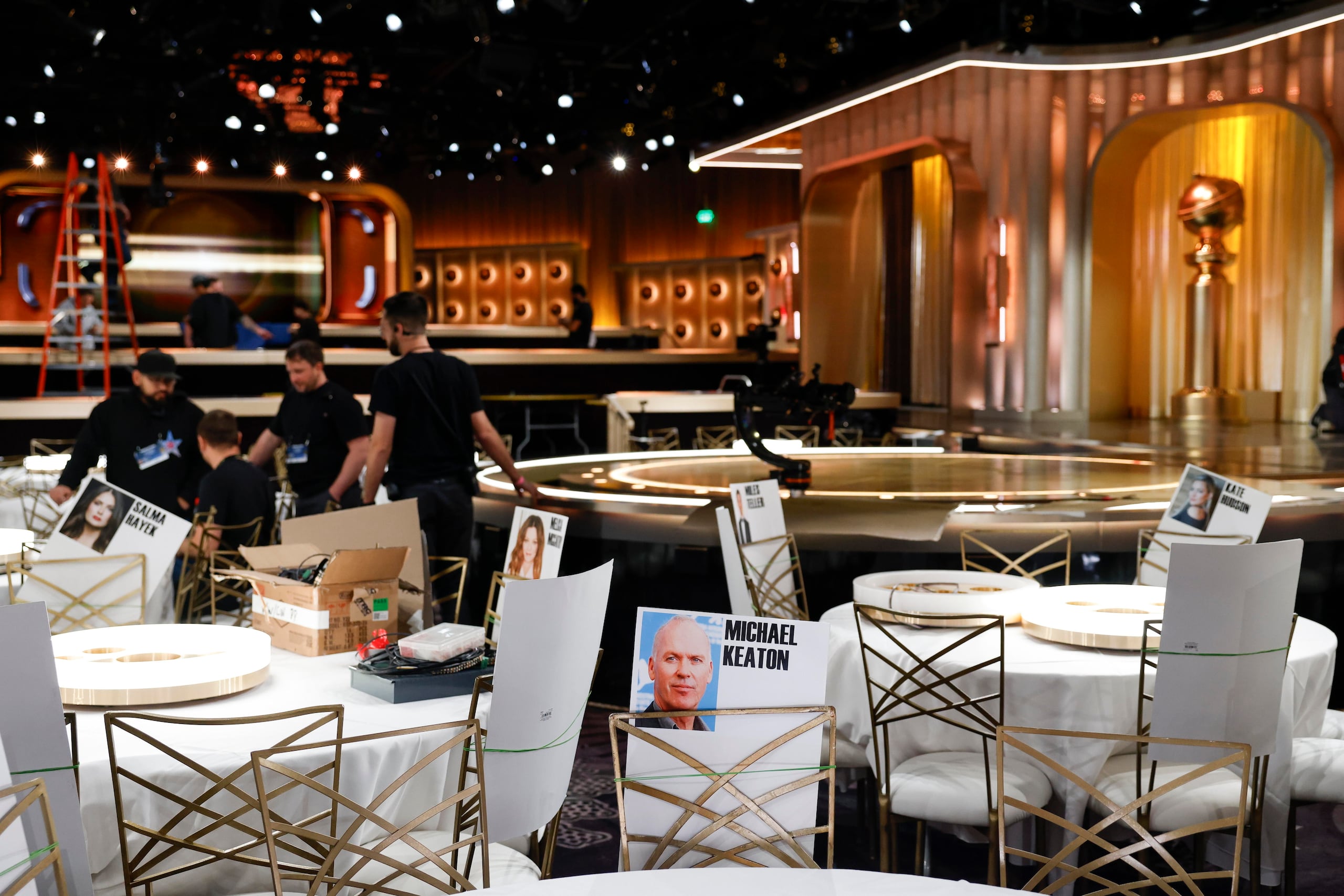 Los preparativos para la 82ª entrega de los Premios Globo de Oro comienzan en el Beverly Hilton en Beverly Hills, California, EE. UU., el 02 de enero de 2025. EFE/EPA/Caroline Brehman