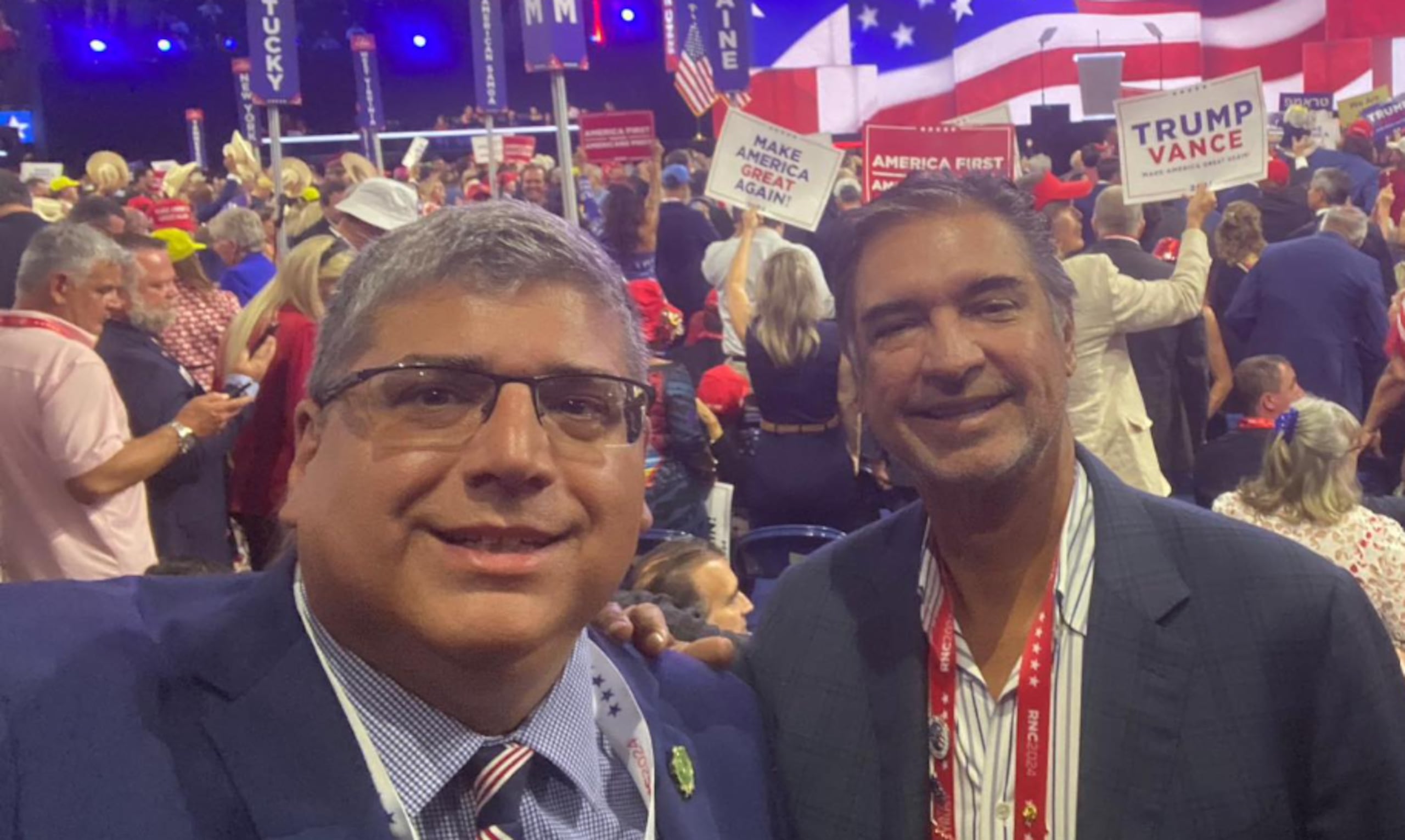 El dentista Carlos H. Martínez Pérez participó de la convención del Partido Republicano junto al representante Ángel Morey.