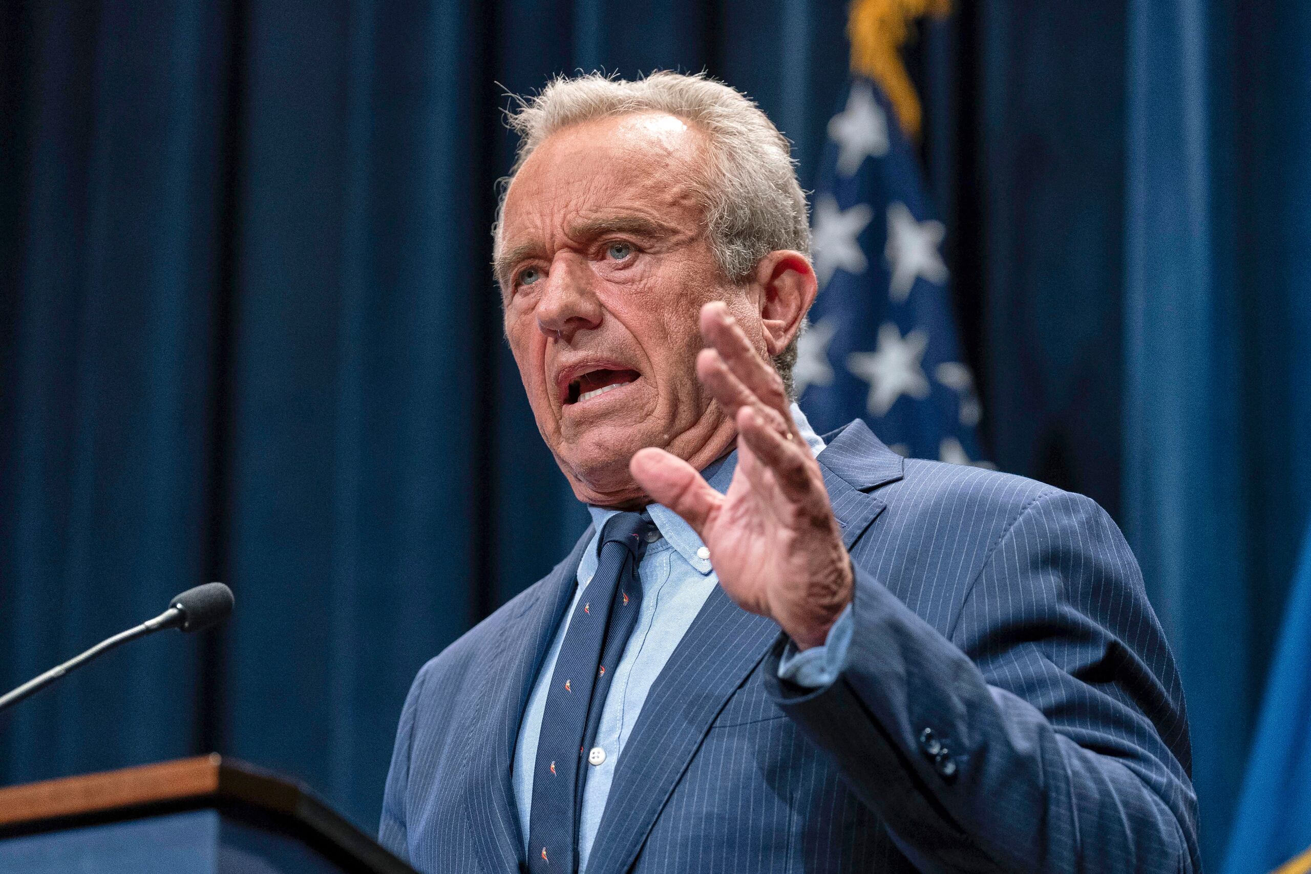 El secretario de Salud y Servicios Humanos de Estados Unidos, Robert F. Kennedy Jr., habla en una conferencia de prensa sobre el informe acerca del autismo de los Centros para el Control y la Prevención de Enfermedades (CDC, por sus siglas en inglés) en el auditorio del edificio Hubert Humphrey en Washington, el miércoles 16 de abril de 2025. (AP Foto/Jose Luis Magana)