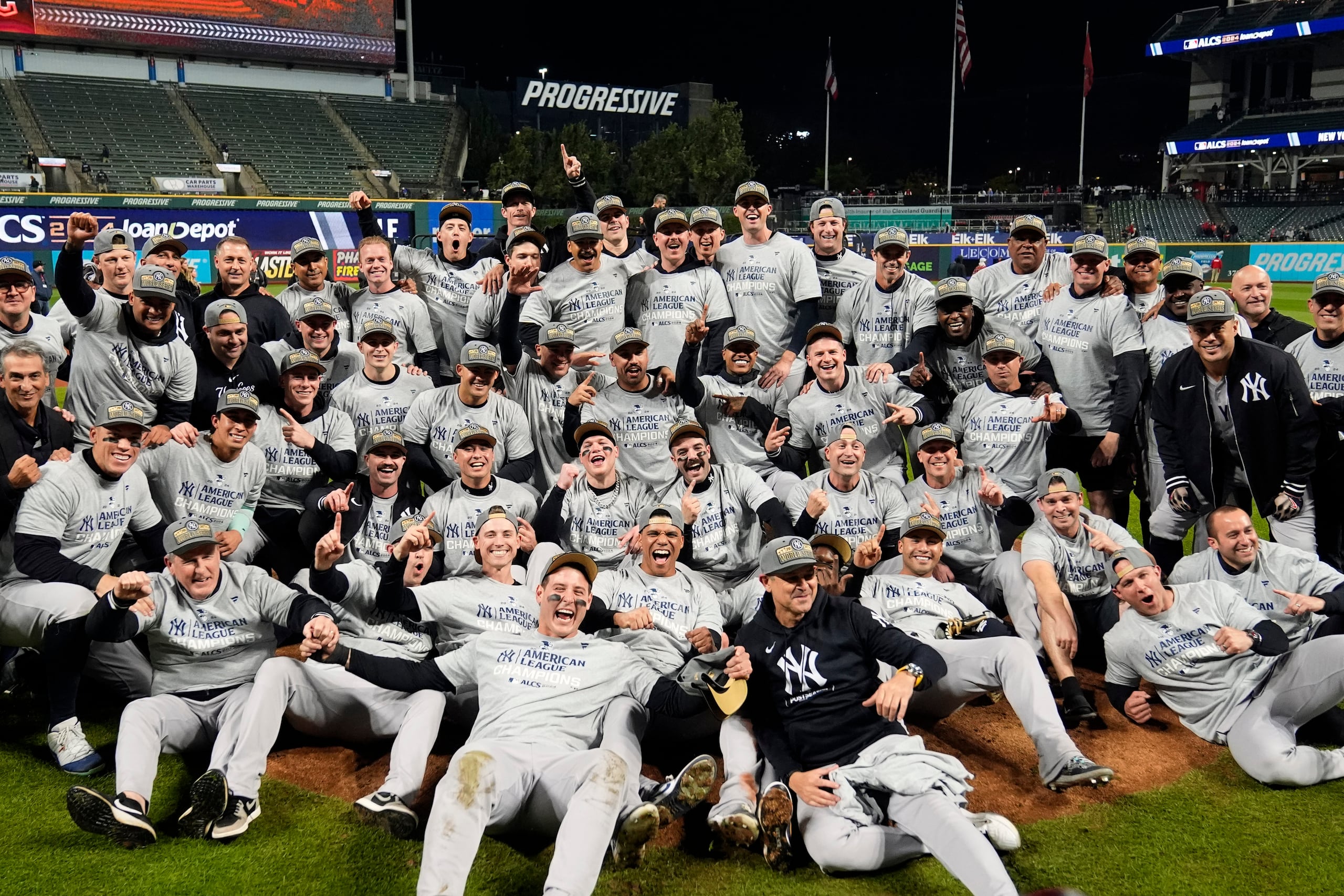 Los Yankees jugarán en su primera Serie Mundial en 15 años. Será su 41ra Serie Mundial en 122 años de historia y buscan su título número 28.