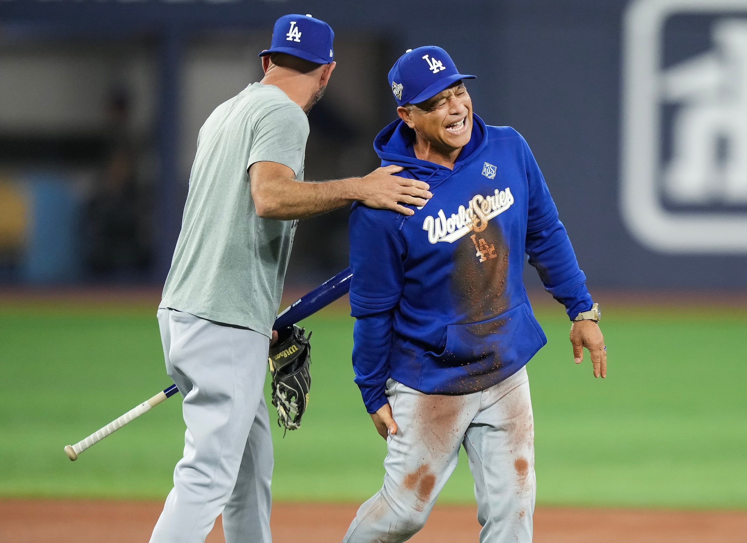Dave Roberts simula haber sufrido una lesión para justificar su caída en una carrera contra Hyeseong Kim.