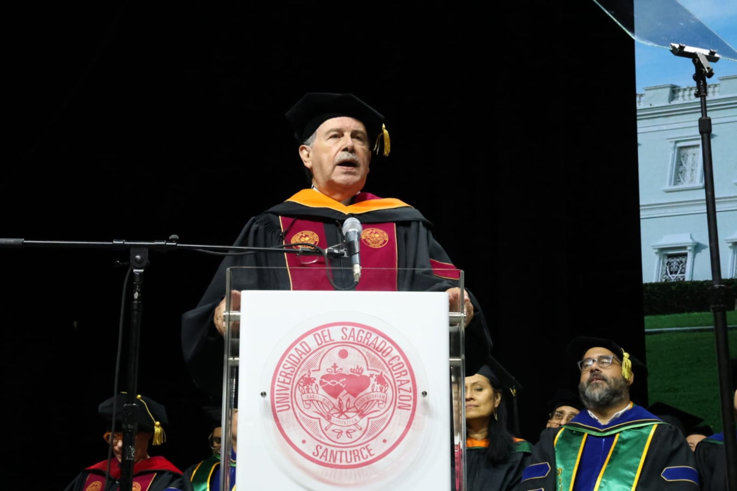 DOCTORADO HONORIS CAUSA A JOSÉ ENRIQUE “KIKE” CRUZ