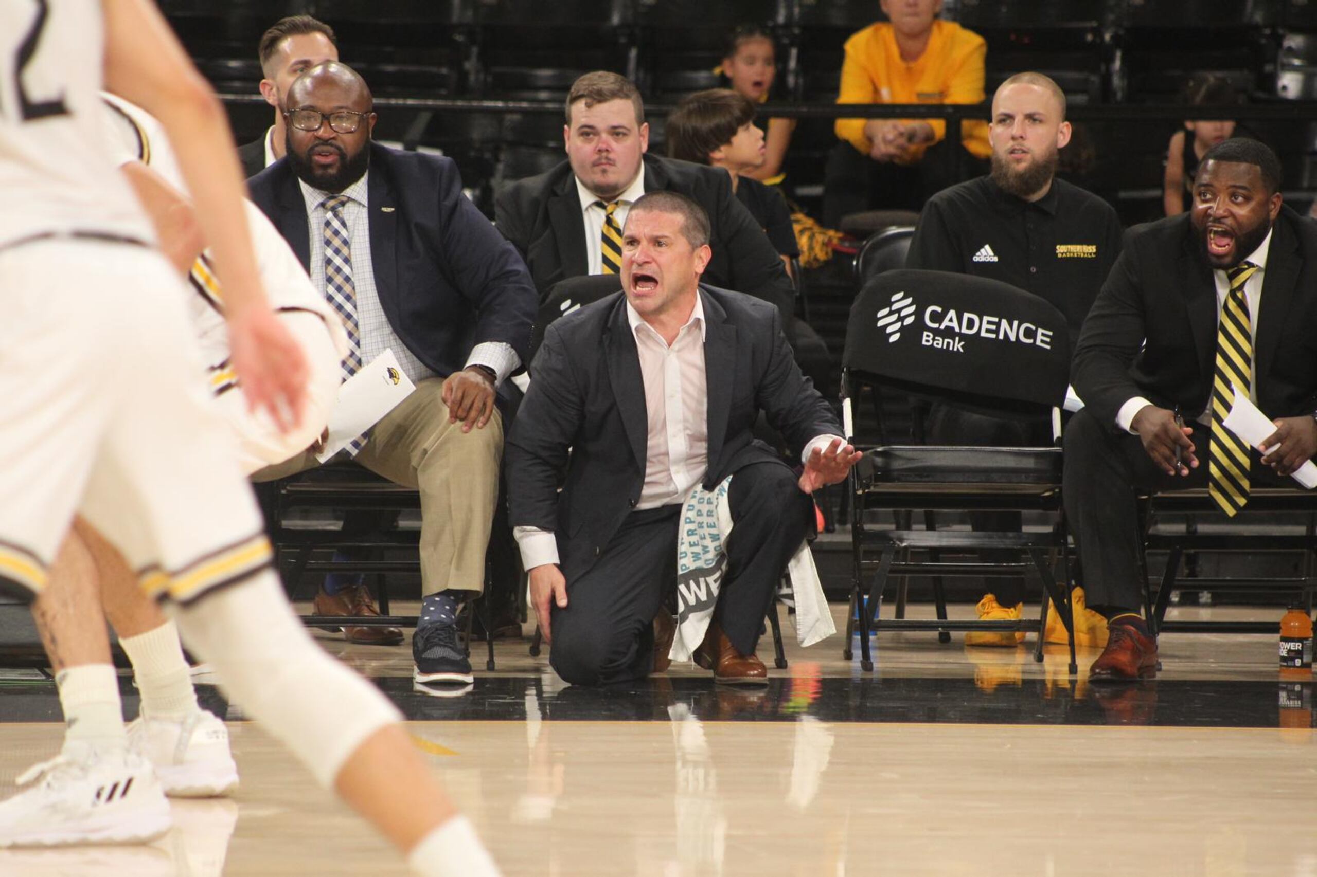 Juan Cardona fue el dirigente interino de la universidad de Southern Mississippi en la NCAA durante la parte final de la temporada. Tuvo marca de 4-5 frente al club.