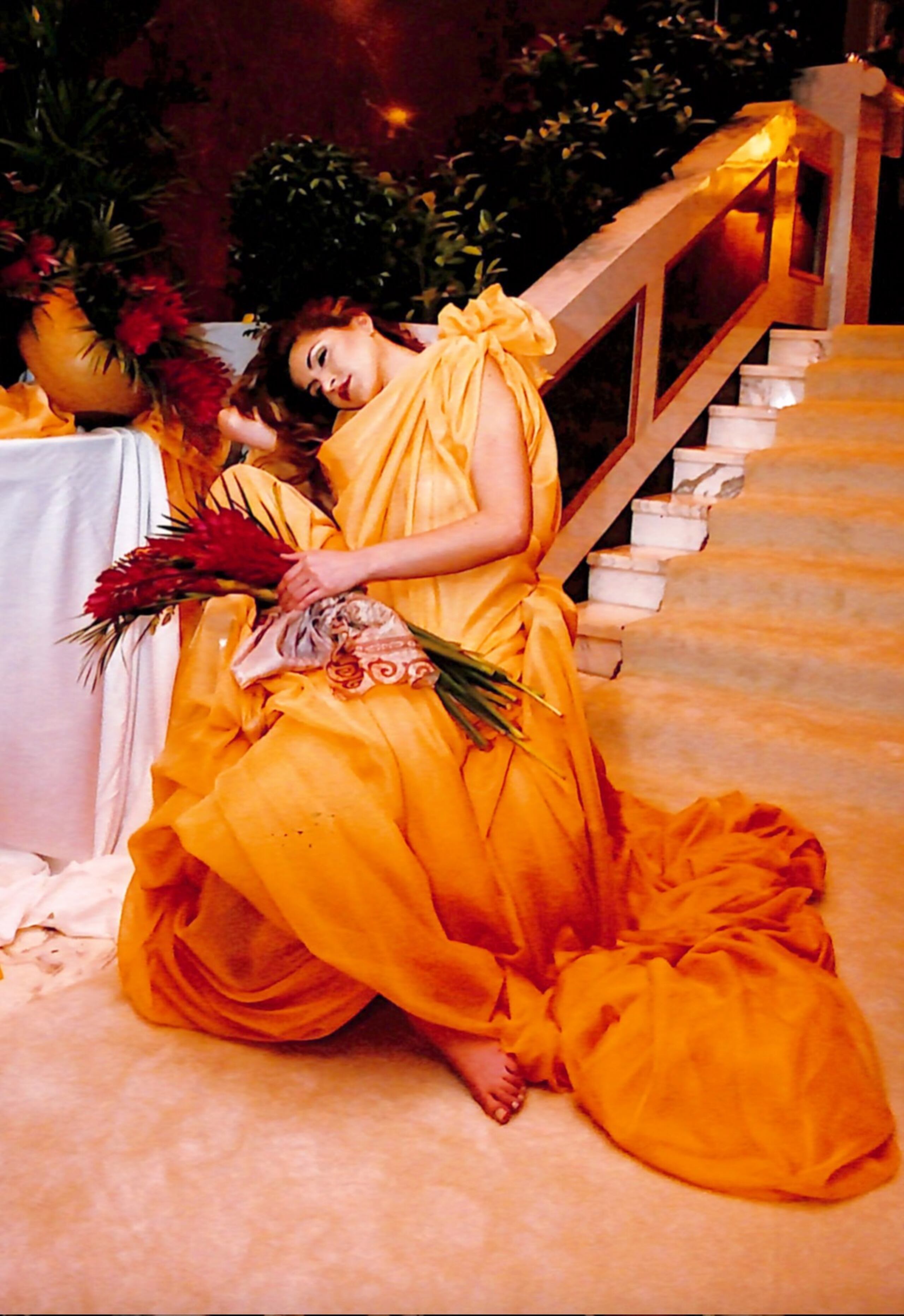 “Sol ardiente en diciembre”, con la fascinante presencia de la manifestación viviente de Flaming June -la obra maestra de Frederic Leighton-, fue el tema de 2002.