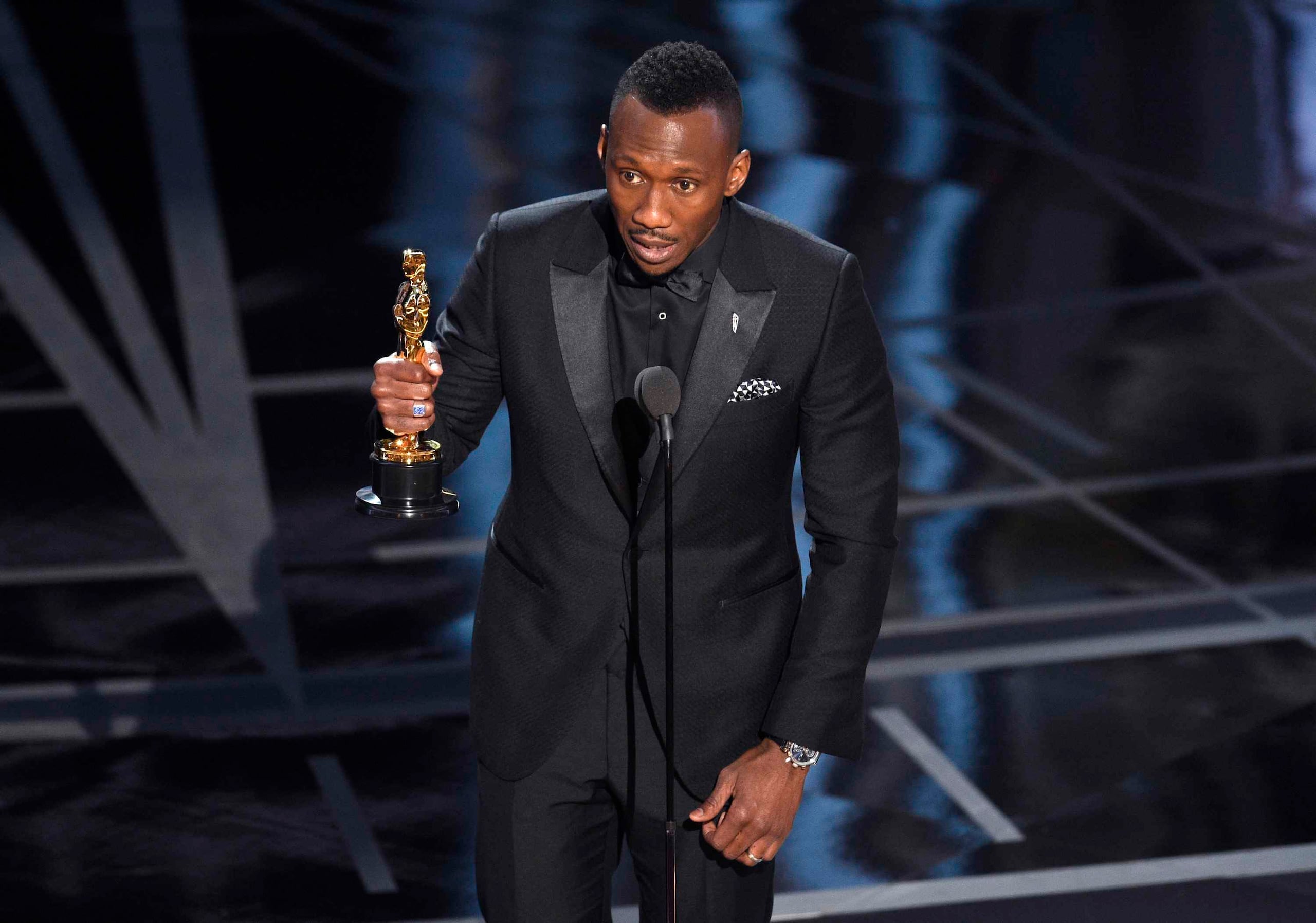 Mahershala Ali ganó en la categoría de mejor actor de reparto. Es el primer musulmán en llevarse un Oscar.