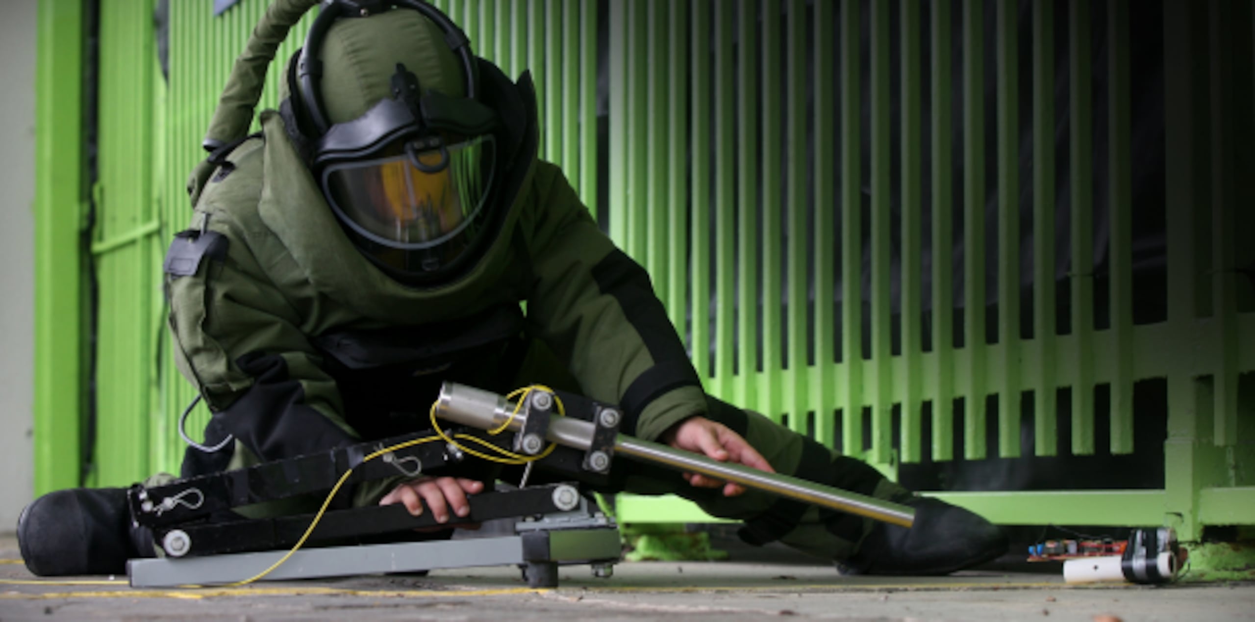 La División de Explosivos y Seguridad Pública de la Policía y el Negociado Federal de Investigaciones (FBI, por sus siglas en inglés) fueron notificados del hallazgo.