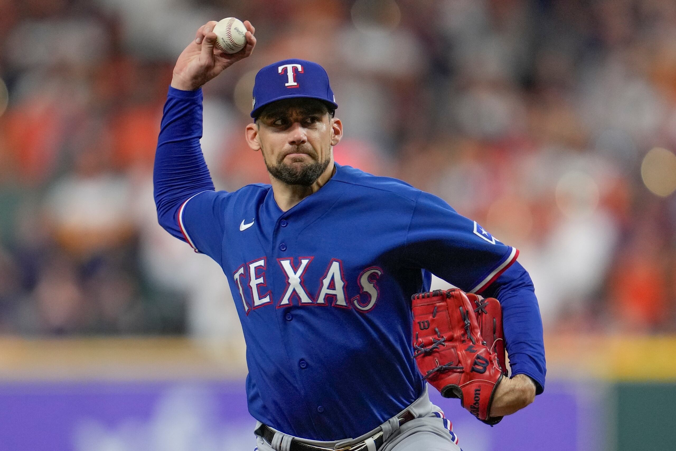 Nathan Eovaldi, lanzador abridor de los Rangers de Texas, trabaja durante la primera entrada del Juego 6 de la Serie de Campeonato de la Liga Americana en contra d elos Astros de Houston, el domingo 22 de octubre de 2023, en Houston. (AP Foto/Godofredo A. Vásquez)