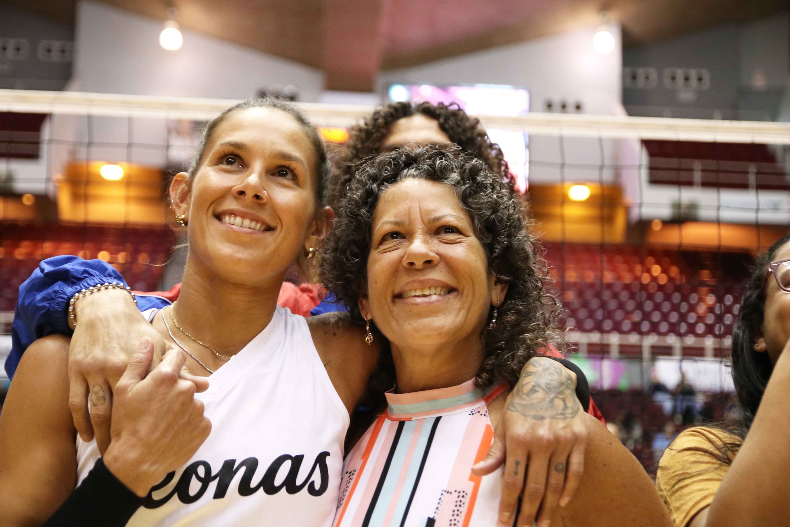 Stephanie Enright y su mamá.