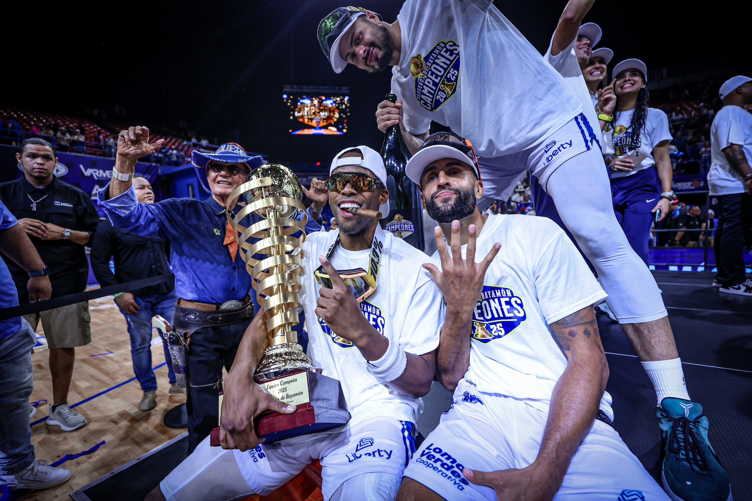 Gary Browne, Javier Mojica y Luis "Pelacoco" Hernández celebran con el campeonato del BSN tras el triunfo de los Vaqueros de Bayamón sobre los Leones de Ponce.
