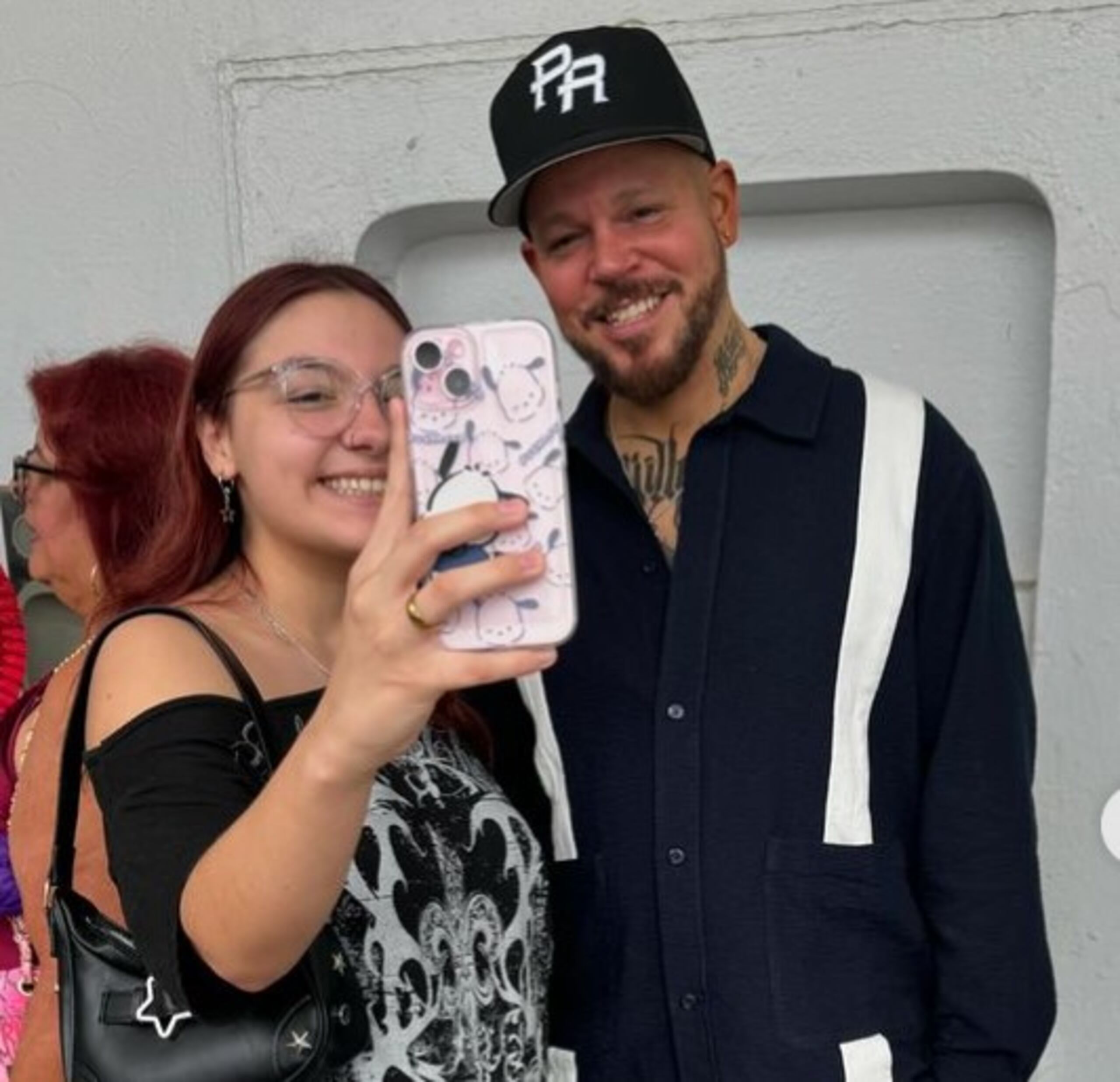 El artista compartió imágenes de su interacción con admiradores.