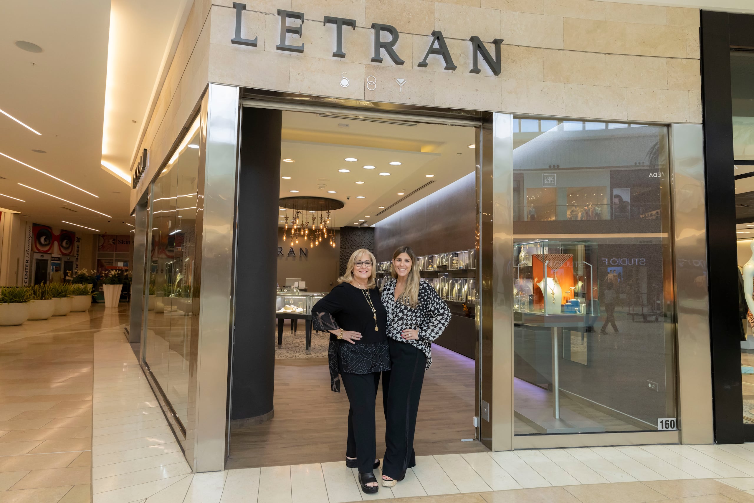 Gloria y Josefina González sontinúan el legado familiar en la Joyería Letran, en The Mall of San Juan.