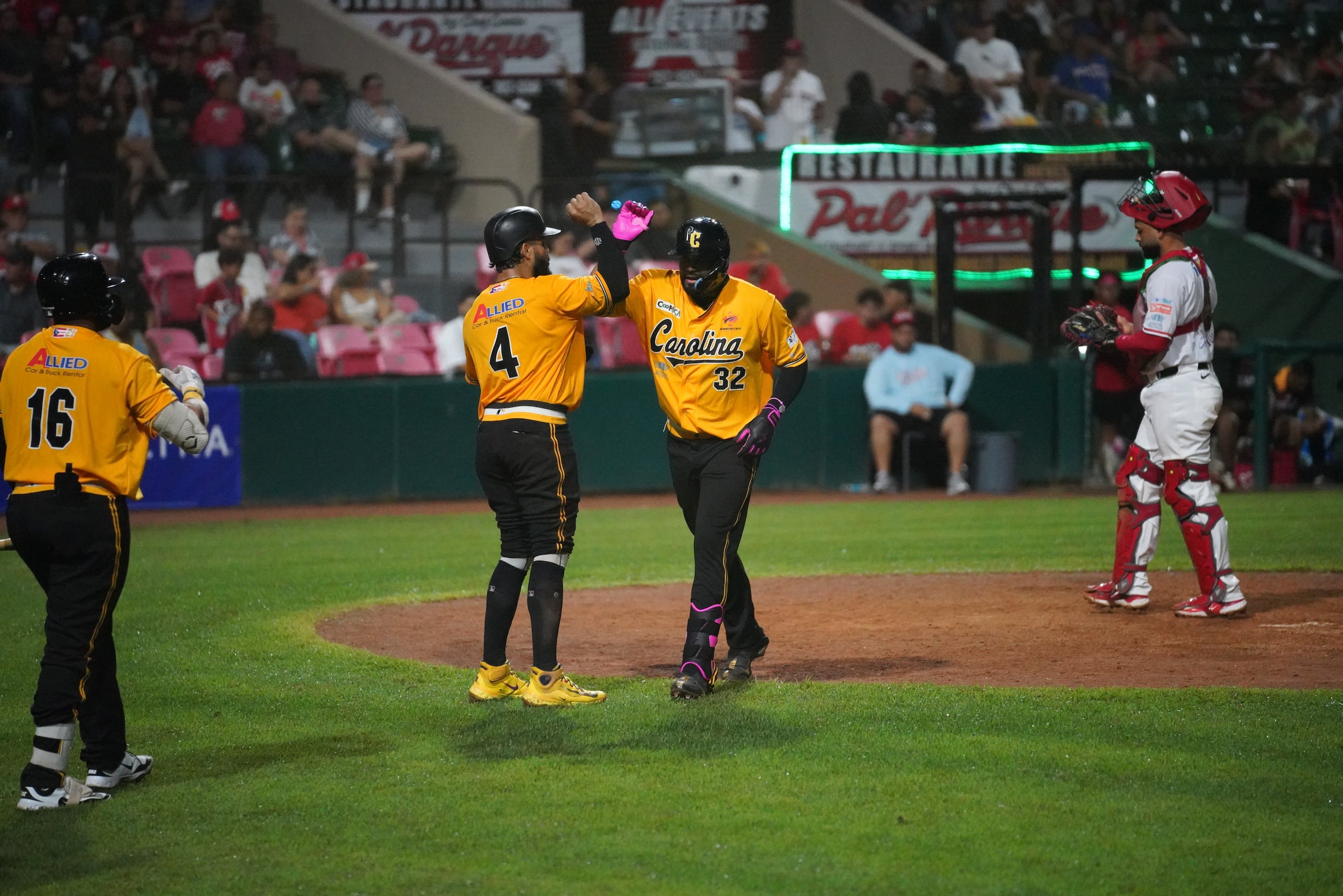 Jonathan Rodríguez conectó un jonrón de dos carreras por los Gigantes en la octava entrada.