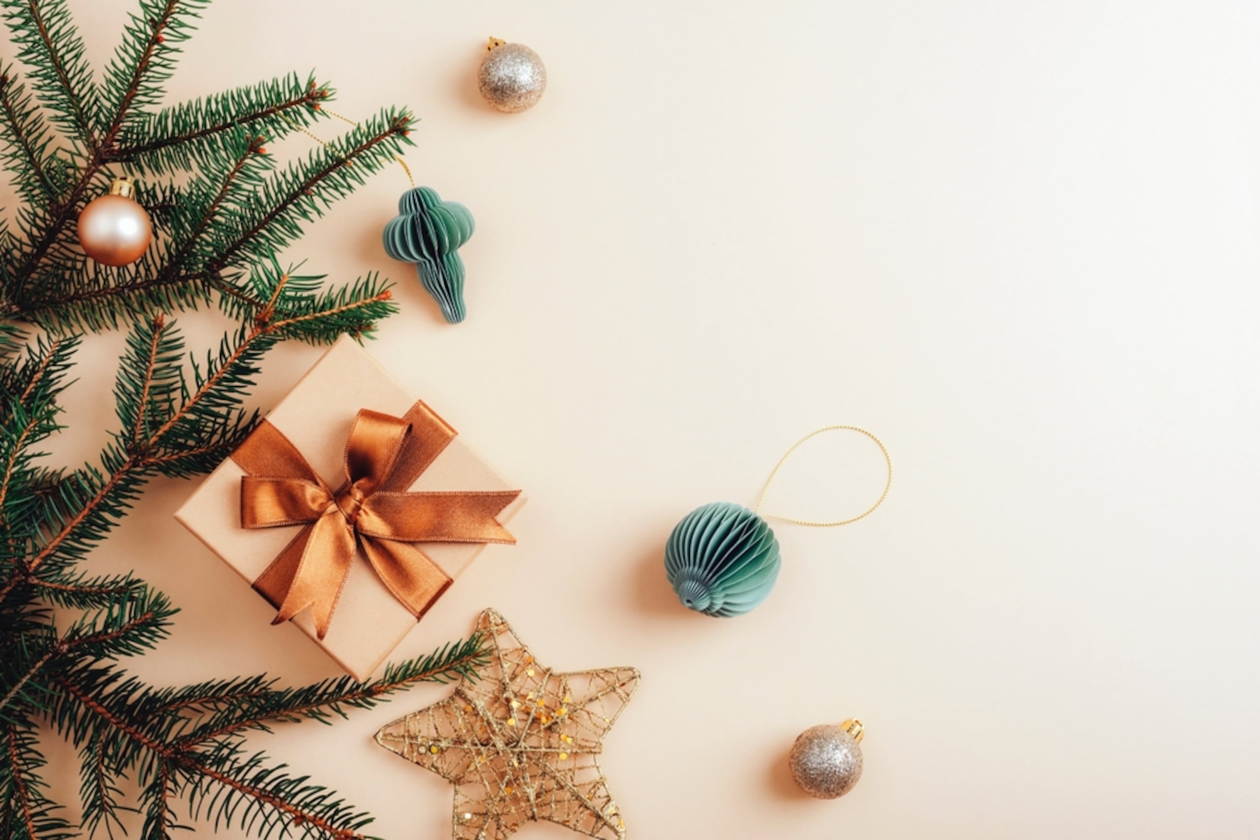 La sencillez y los tonos tierran cobran protagonismo en la decoración de Navidad de 2025.