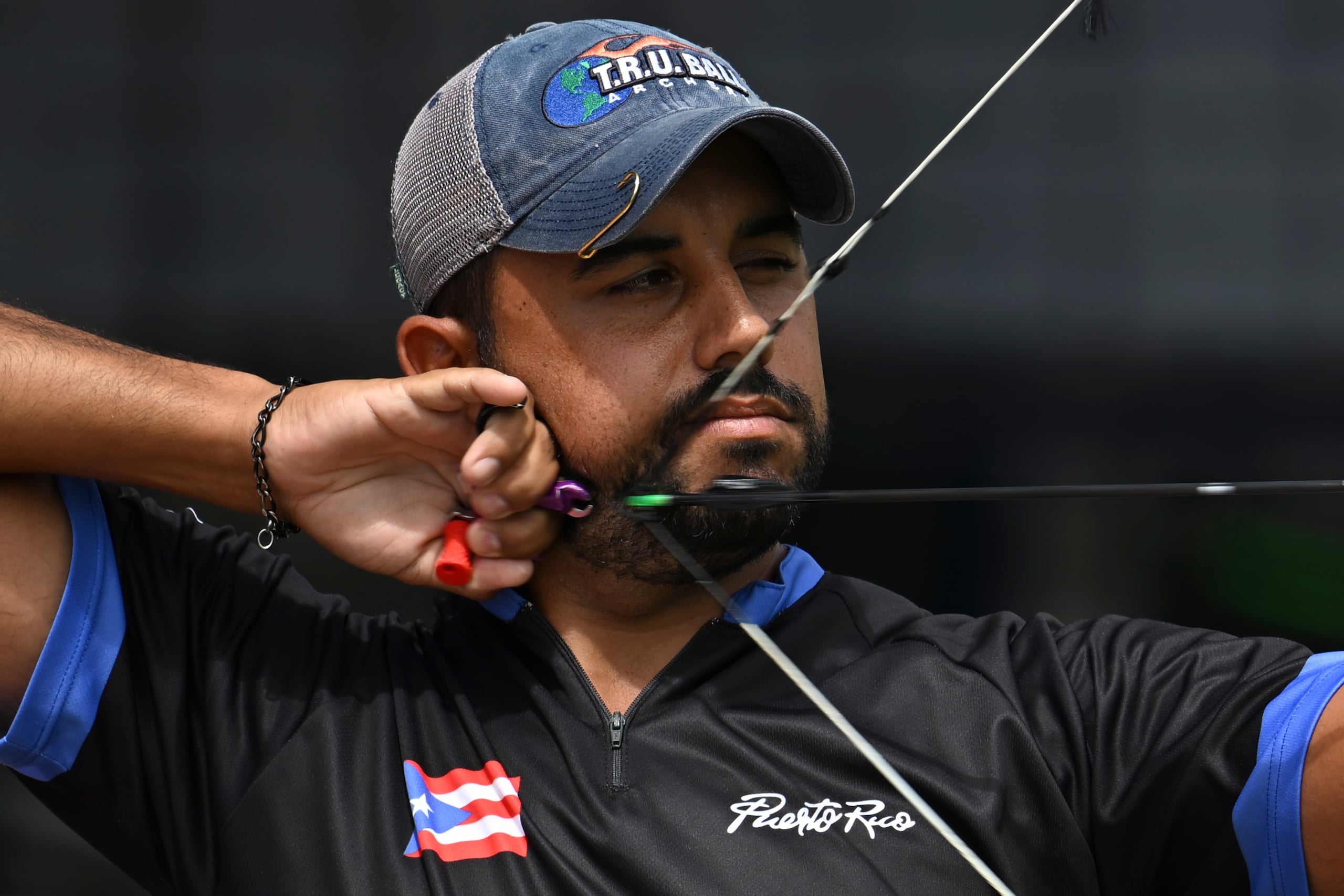 Jean Pizarro definió la semifinal en la quinta y última ronda.