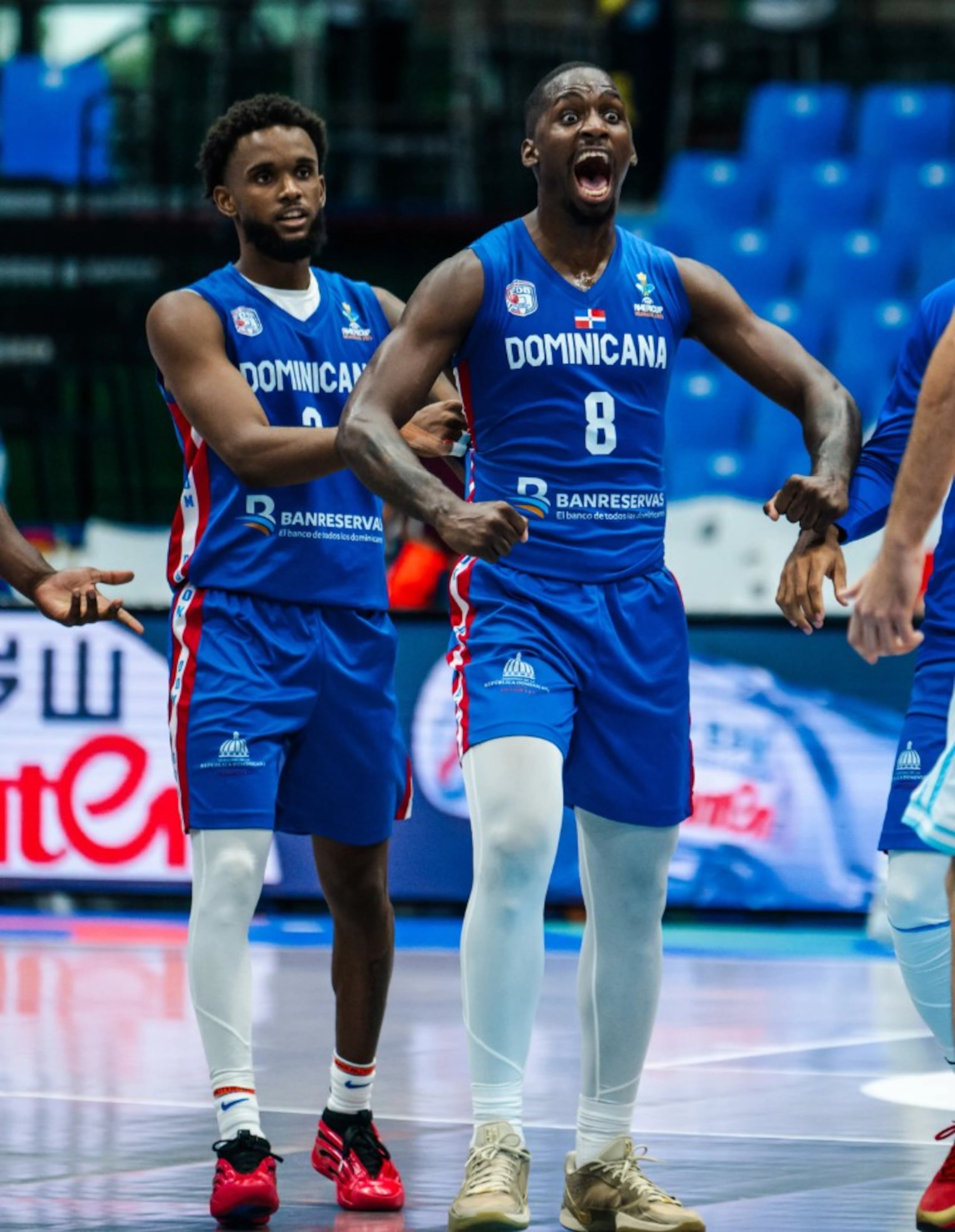 David Jones (8) recibió al castigo de dos juegos de suspensión y una multa. (FIBA)