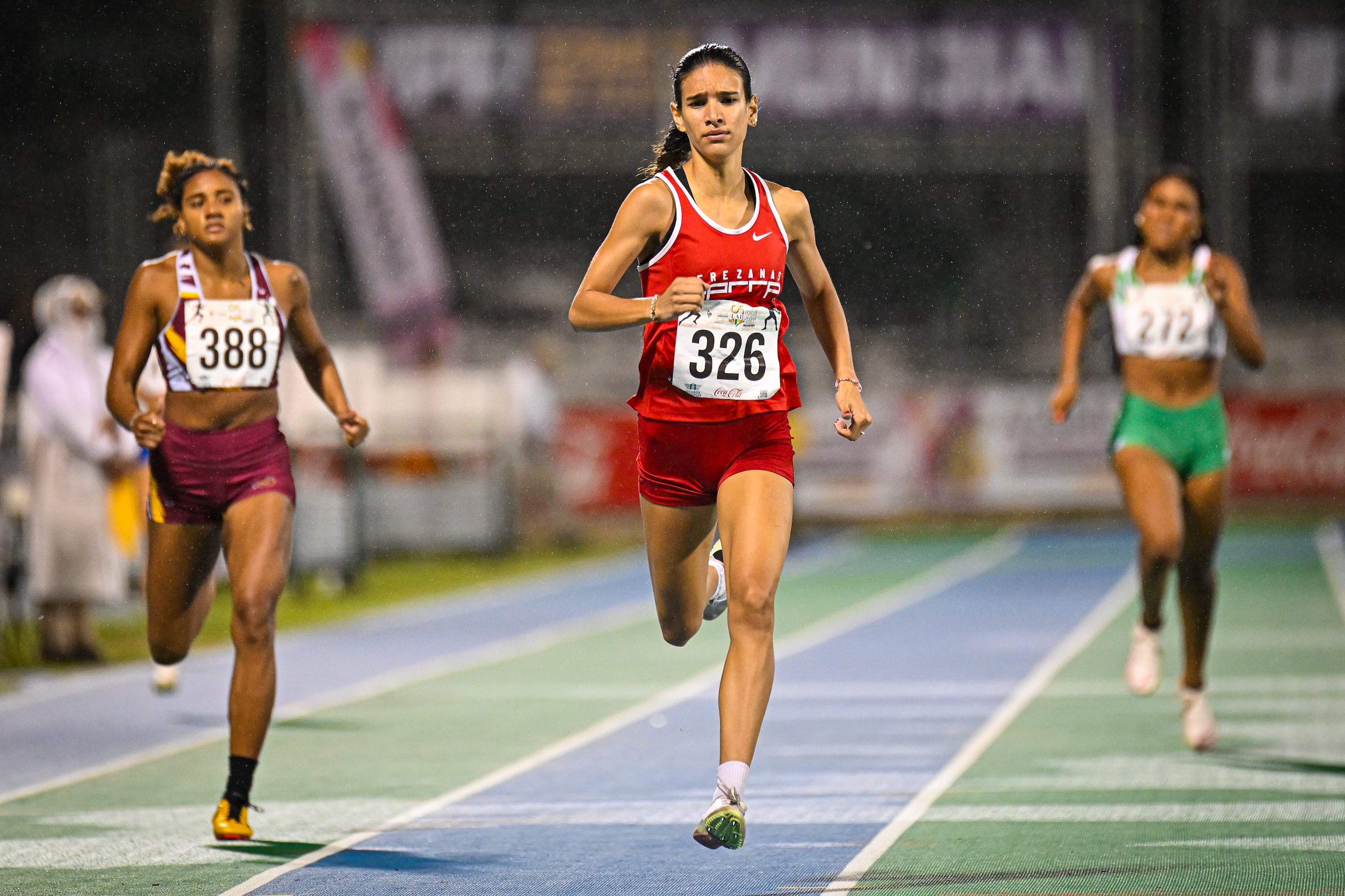 Deyanelis Rodríguez, de UPR Río Piedras, clasificó a la final de los 400 metros con tiempo de 55.23 segundos.
