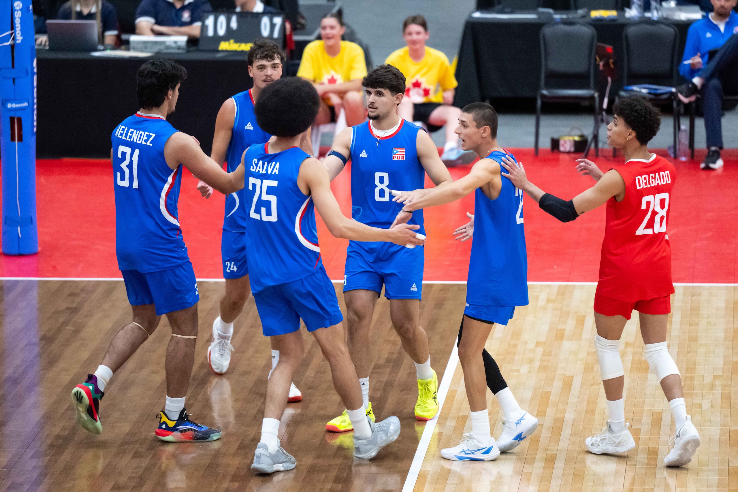 El seleccionado boricua celebra un punto.