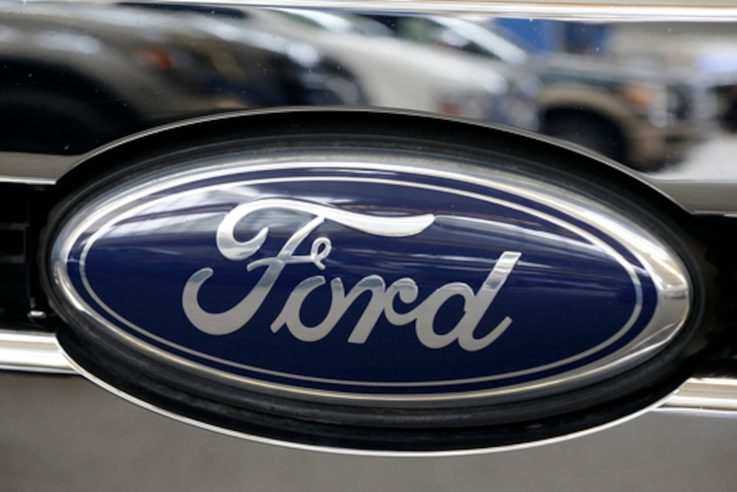 Los propietarios pueden comunicarse con el servicio al cliente de Ford al 1-866-436-7332.
