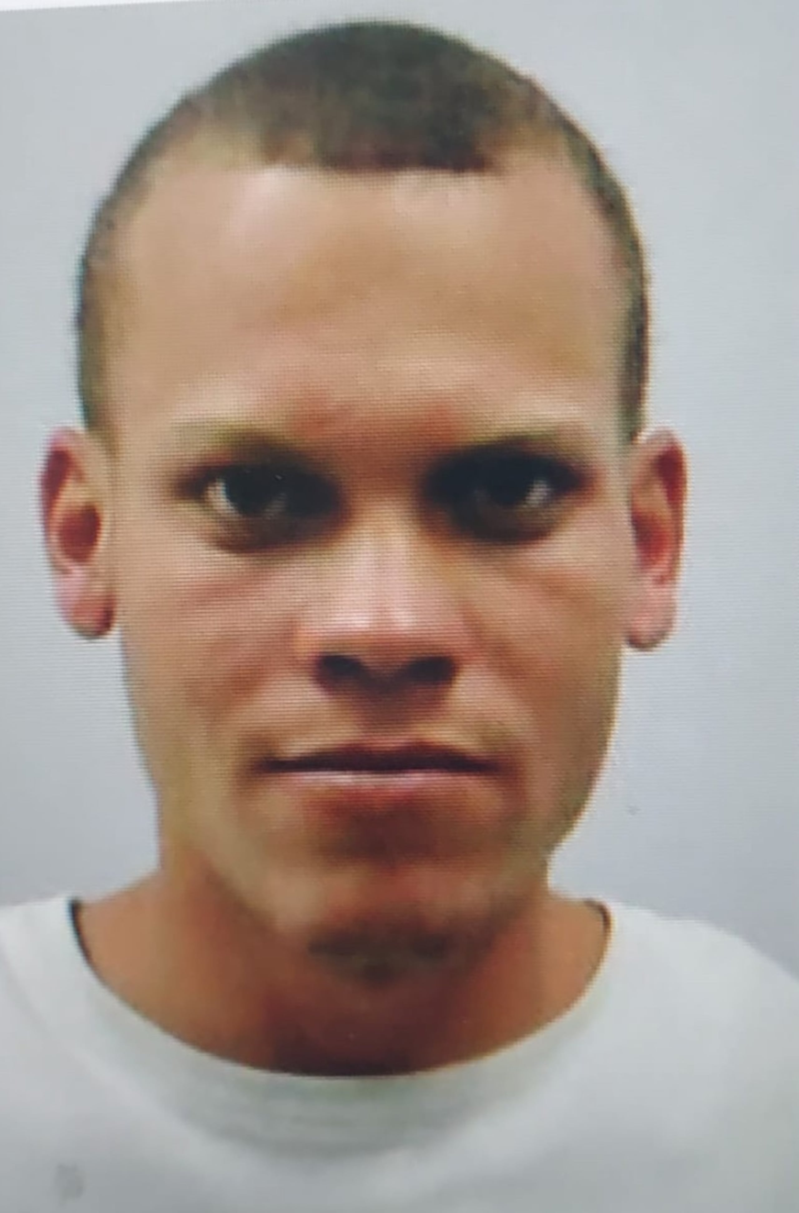 Contra Kevin Gadiel Colón Solá, de 27 años, pesa una orden de arresto con una fianza de $1 millón por cortarse el grillete electrónico.