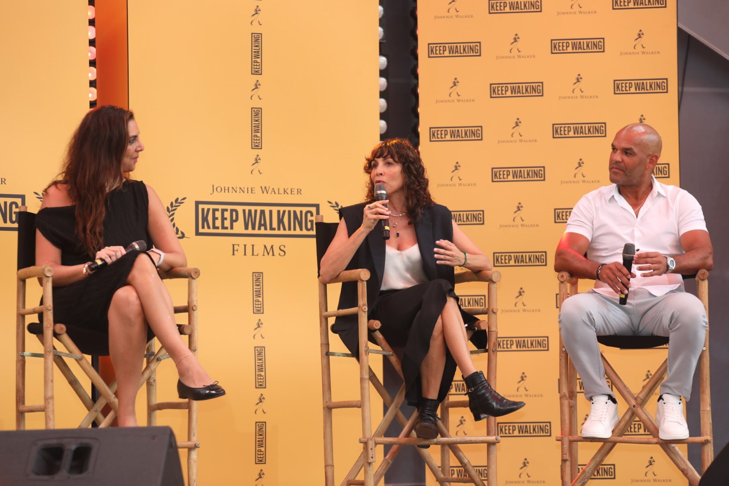 La directora y productora puertorriqueña Mariem Pérez Riera (centro) y el actor puertorriqueño Amaury Nolasco (derecha), embajador de la marca Johnny Walker, se unieron a la iniciativa.