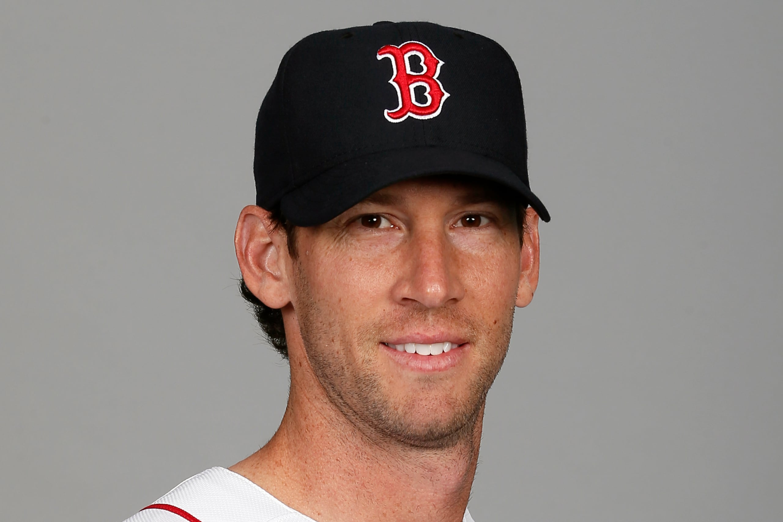 En esta foto del 2015 aparece Craig Breslow cuando era lanzador de los Red Sox de Boston. La novena contrataró al exlanzador para hacerse cargo del departamento de operaciones de béisbol.