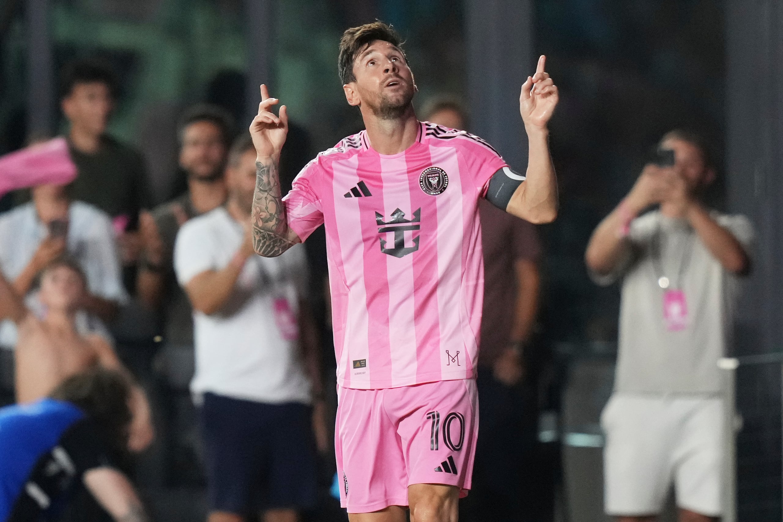El argentino Lionel Messi, del Inter Miami, festeja su tanto ante el Galaxy de Los Ángeles en un partido de la MLS el sábado 16 de agosto de 2025.