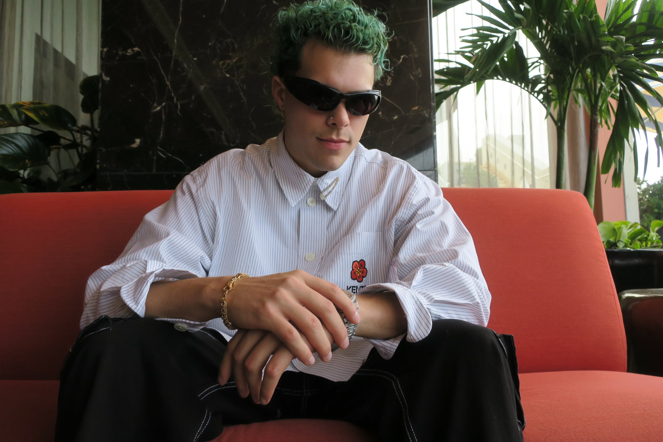 El artista puertorriqueño Zabdiel posa durante una entrevista con EFE, el 18 de julio de 2023, en San Juan (Puerto Rico). EFE/Jorge Muñiz