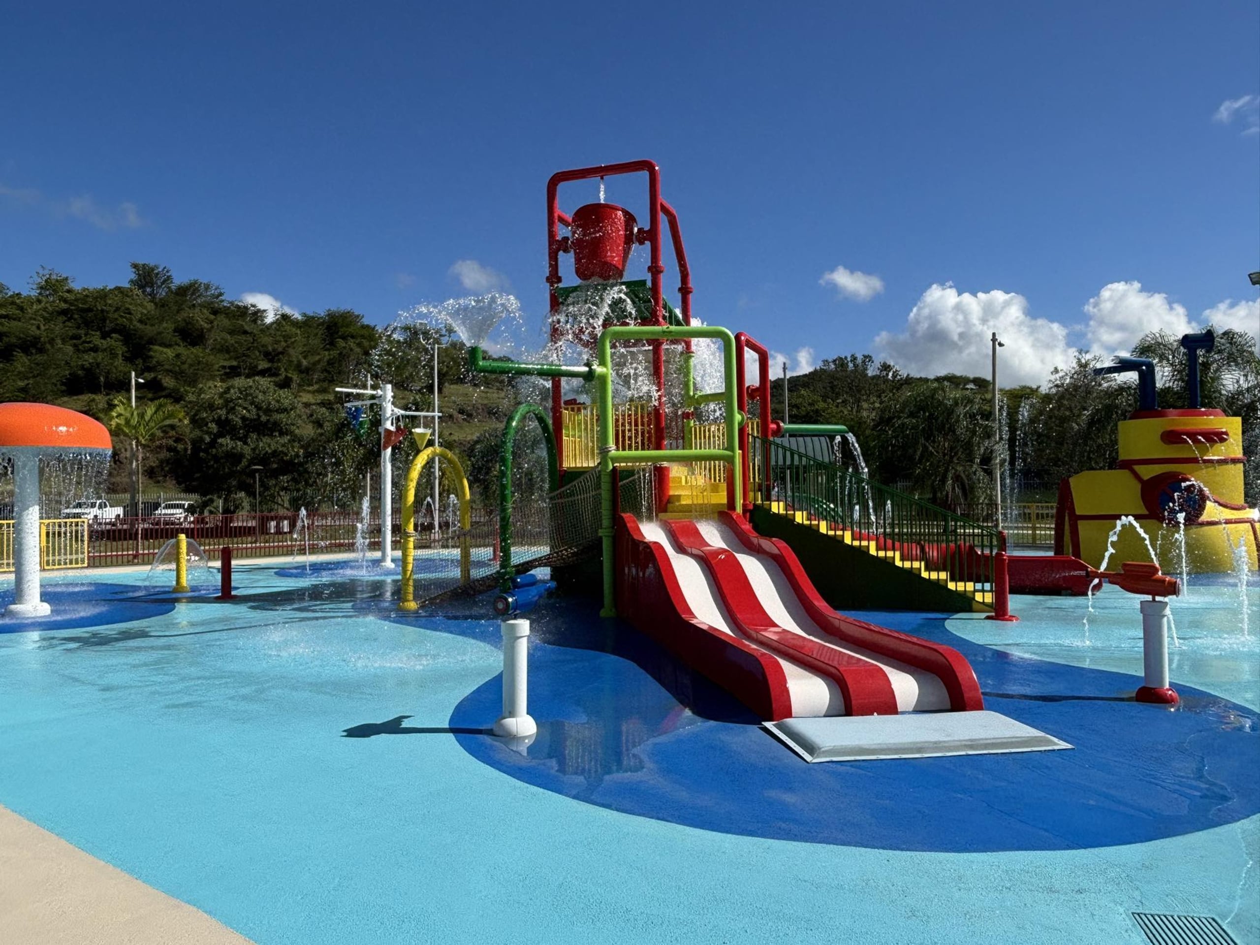 En comunicado de prensa se indicó que el parque cuenta con una nueva piscina, nuevas atracciones y además, se realizaron mejoras a las áreas recreativas.