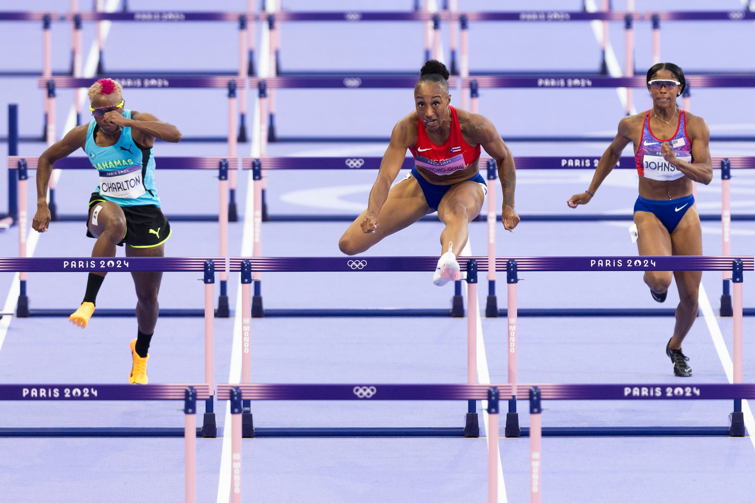 Jasmine Camacho Quinn fue medallista de bronce este año en las Olimpiadas en París. Ganó también la Liga Diamante, y tras ese evento finalizó su campaña junto al entrenador John Coghlan.