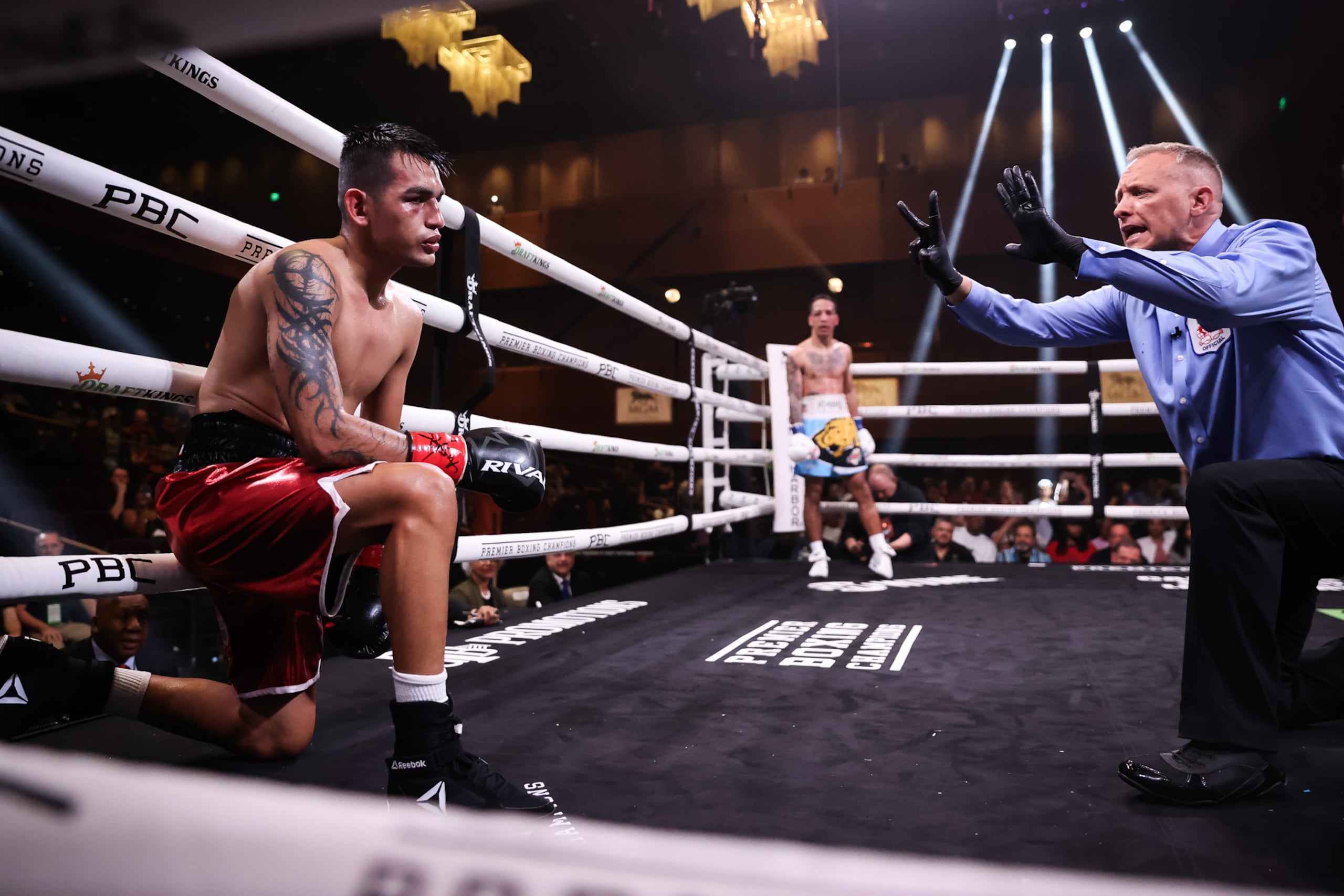 Manny Rodríguez se convirtió en campeón gallo por segunda ocasión al derrotar por decisión unánime a Melvin López. (Showtime / Amanda Westcott)