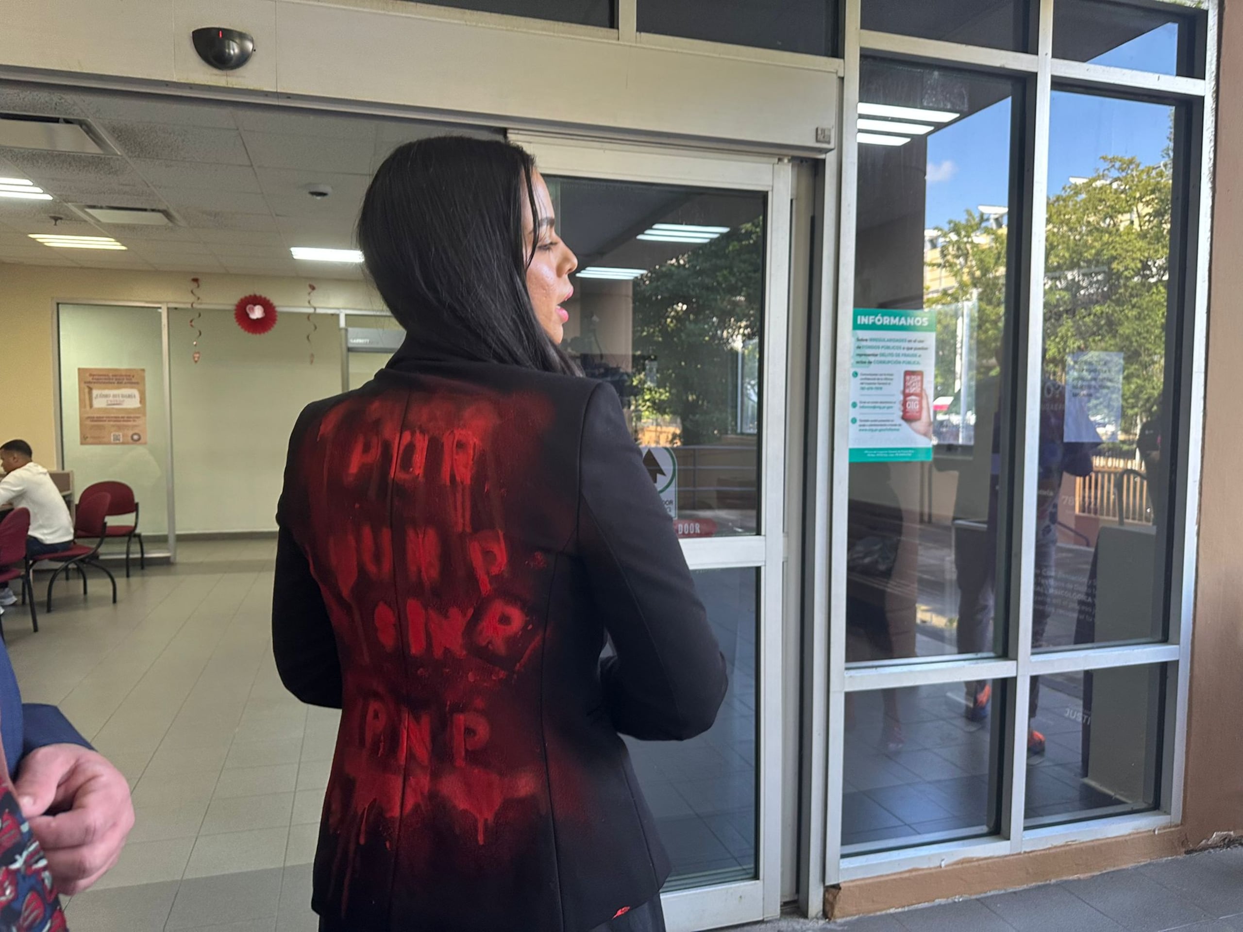 Audri Nix, quien gritó "Muerte al PNP" en la misa de Jenniffer el día de la juramentación de Jennifer Gonzalez, enfrentará la radicación de cargos. (Foto Adriana Díaz)