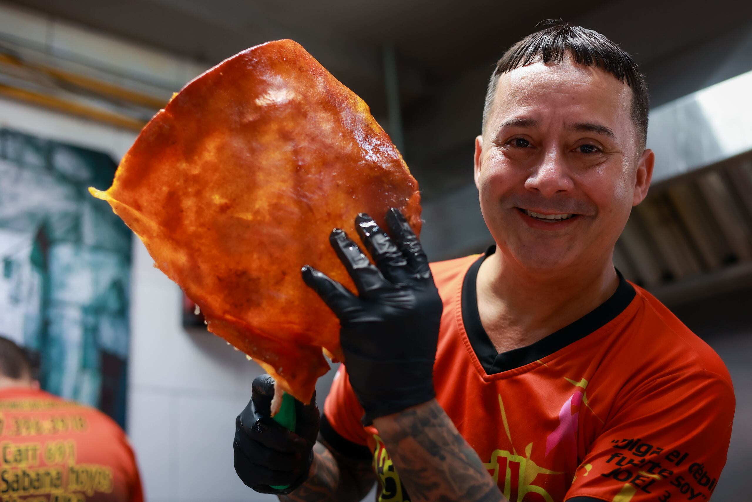 Carlos García Collazo, propietario del Kiosco El Gallo Tripletero en el barrio Sabana Hoyos, en Vega Alta.