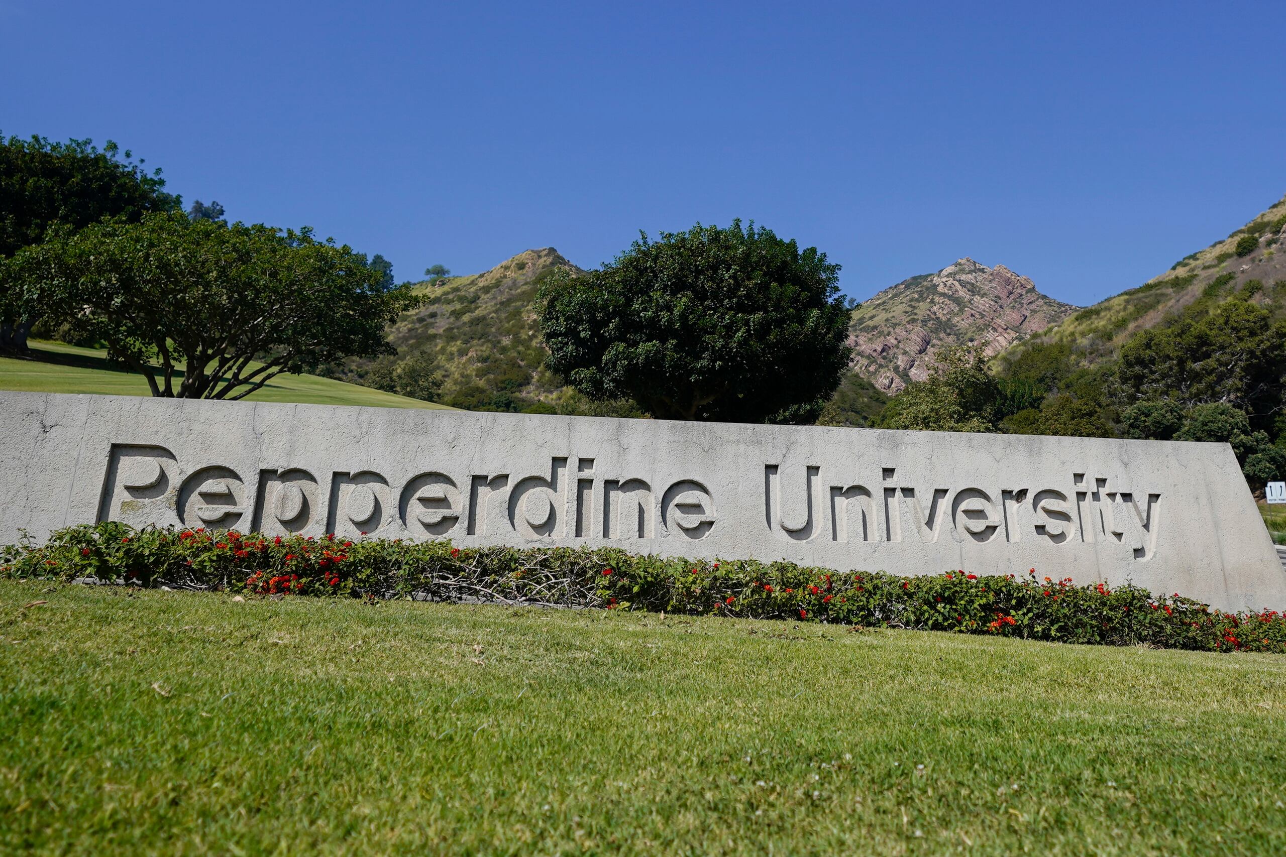 La Universidad de Pepperdine celebró un servicio de oración el jueves, tras el aparatoso accidente.